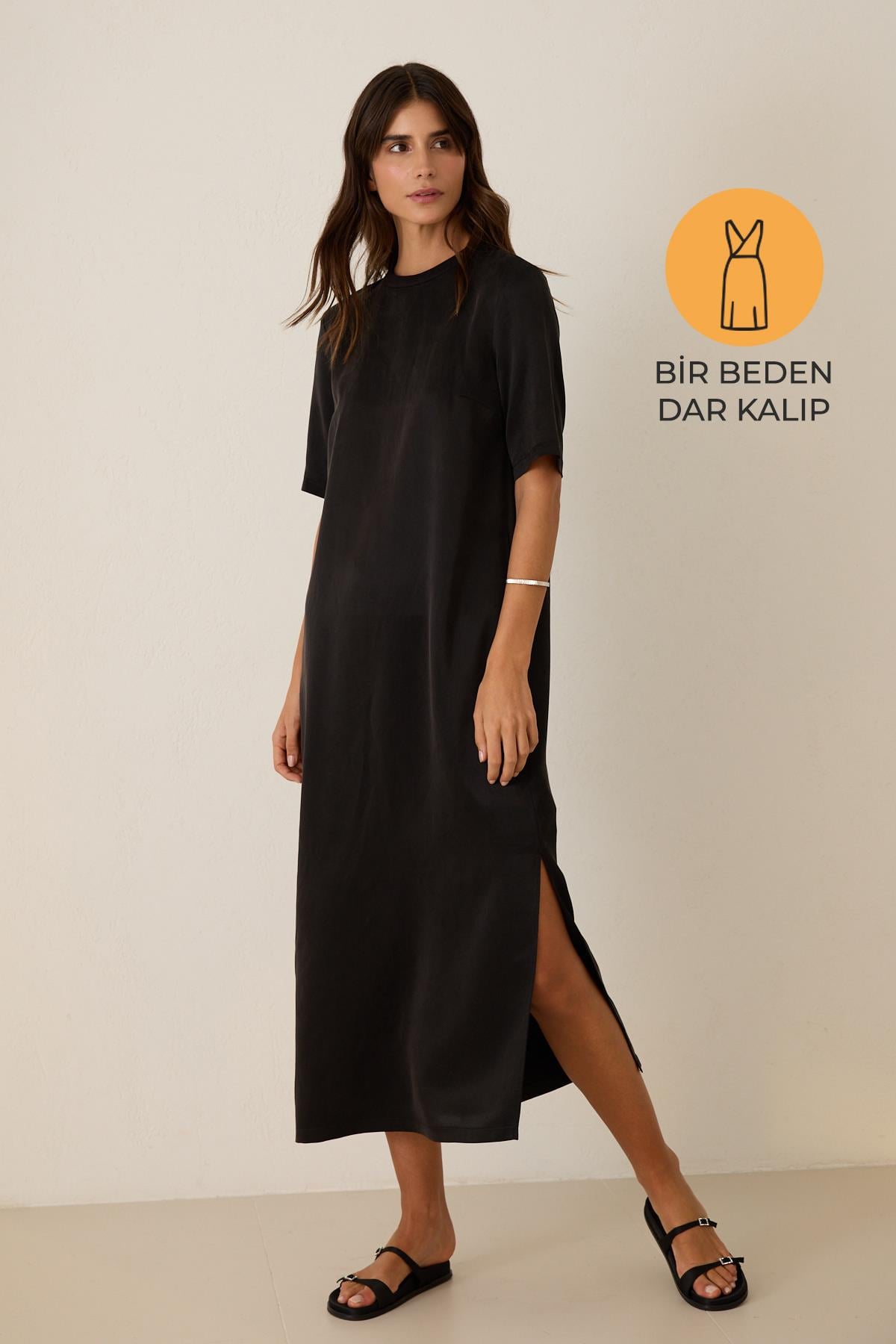 Siyah Dar Kalıp Bisiklet Yaka Kısa Kollu Midi Boy T-Shirt Elbise