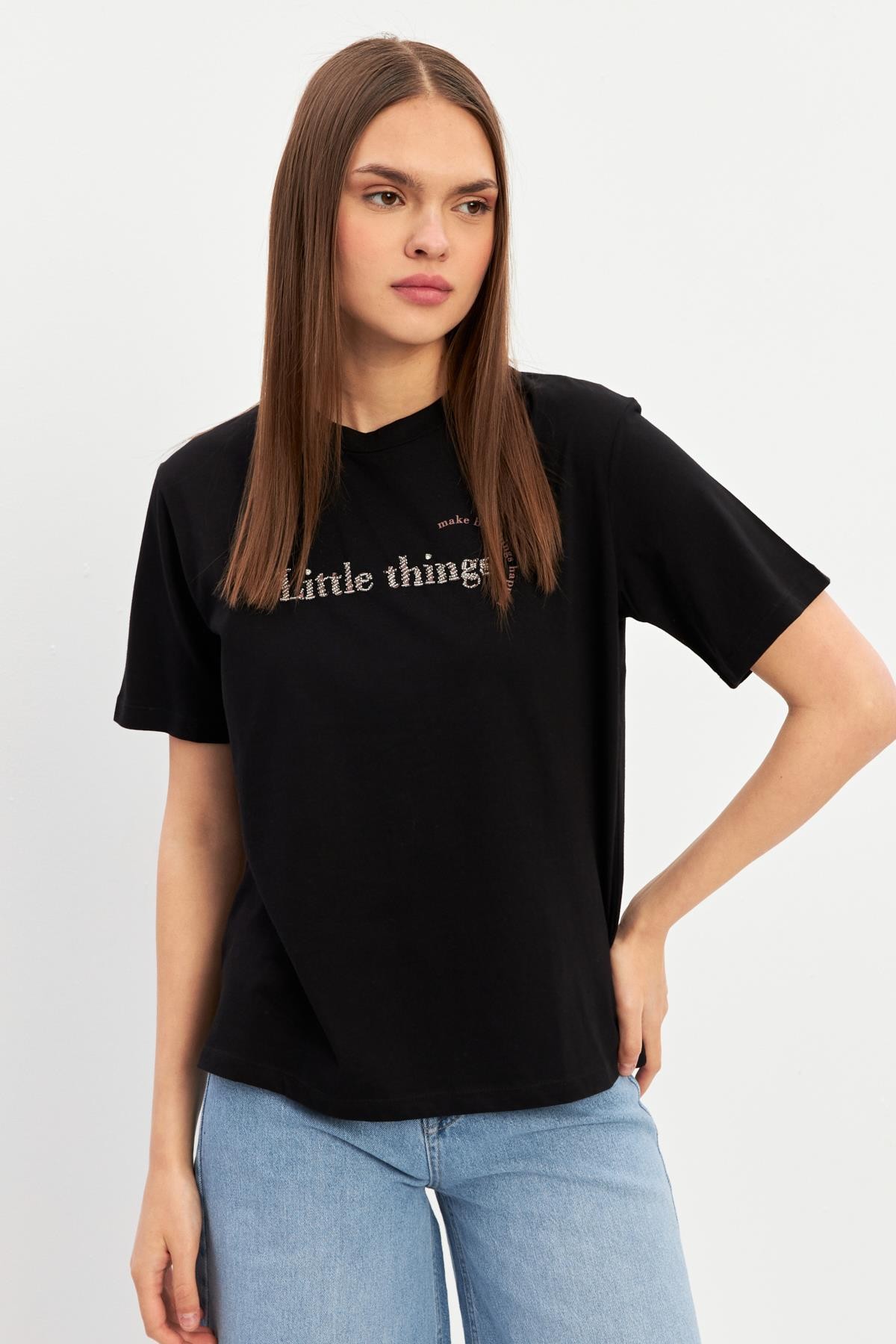 Siyah Mini Baskı Detaylı Bisiklet Yaka Kısa Kollu T-Shirt Kadın T-Shirt modelleri