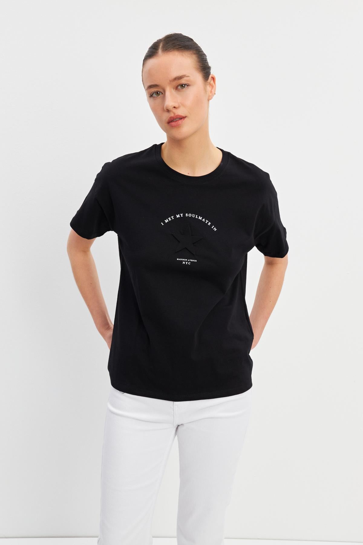 Siyah Yıldız Detaylı Baskılı Bisiklet Yaka T-Shirt Kadın T-Shirt modelleri