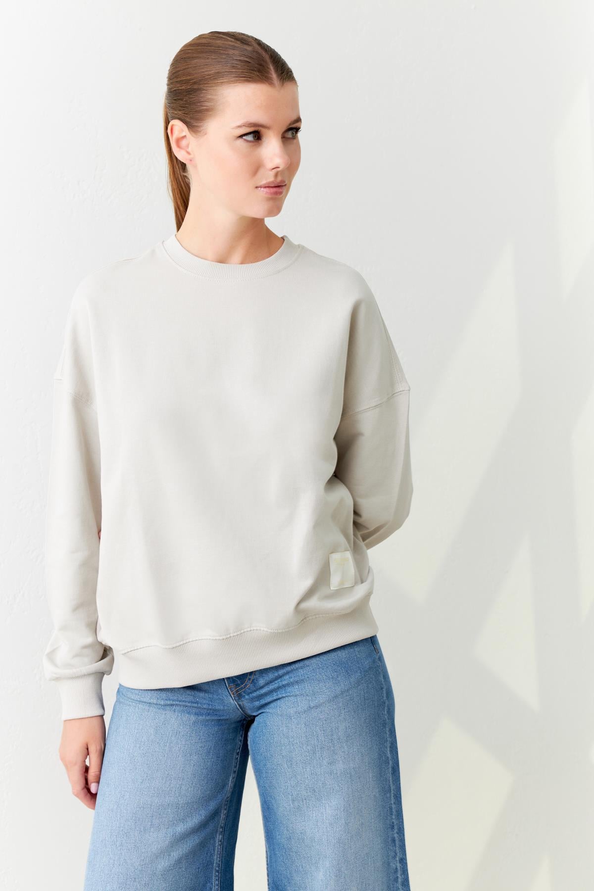 Taş Bisiklet Yaka Mini Baskı Detaylı Uzun Kollu Sweatshirt