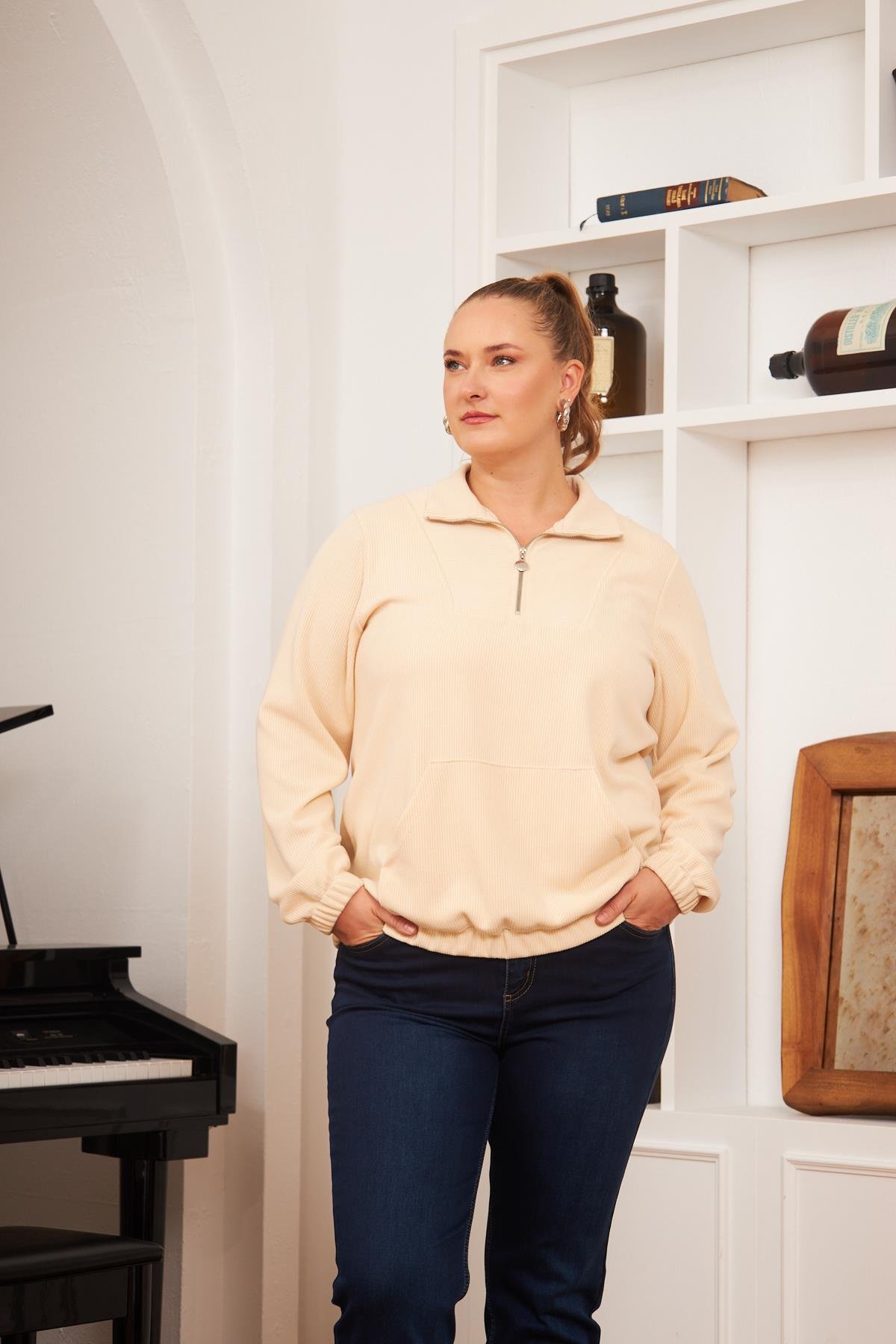 Büyük Beden Yakası Fermuarlı Sweatshirt Ekru