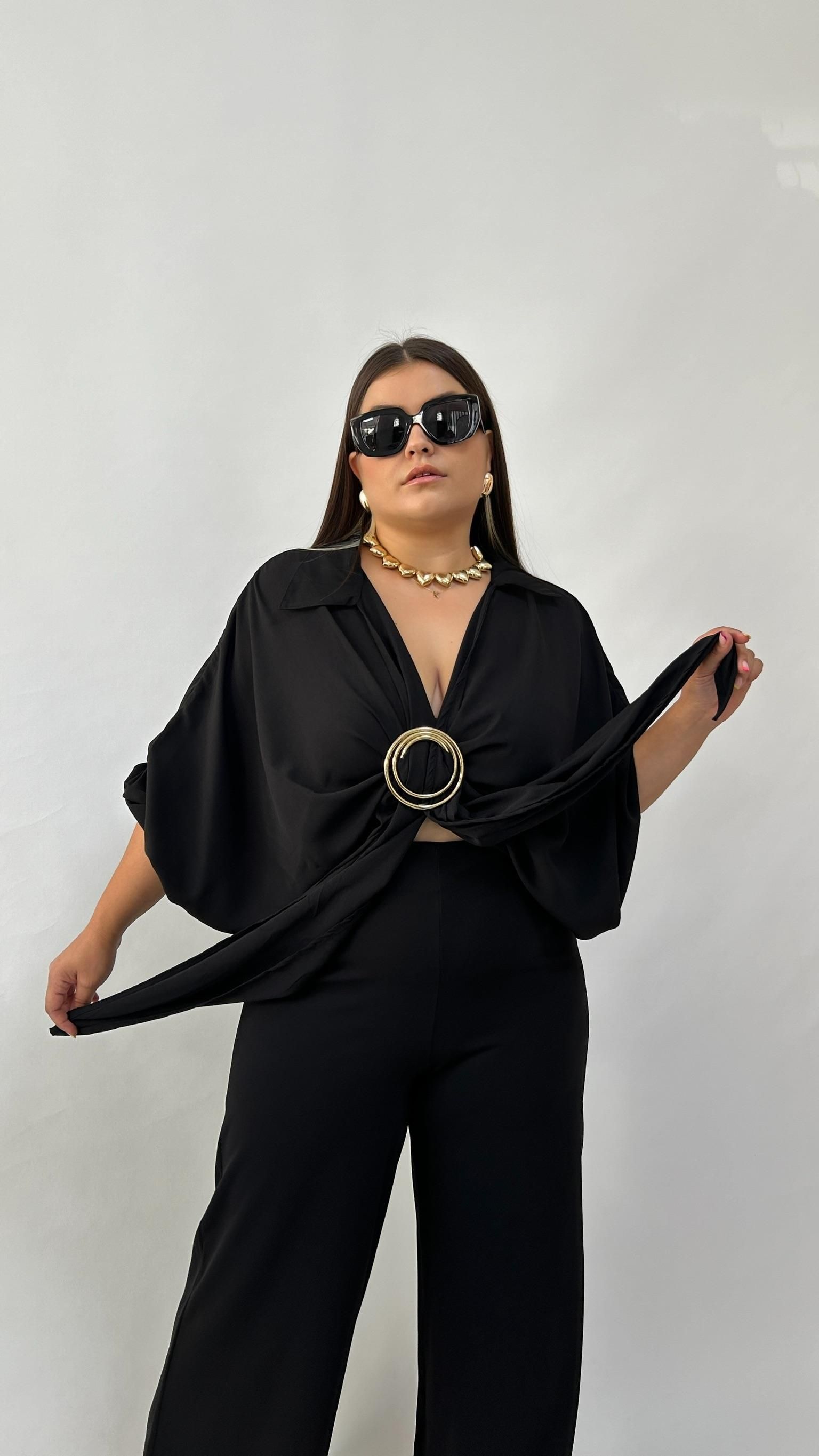 Gold Tokalı Siyah Bluz