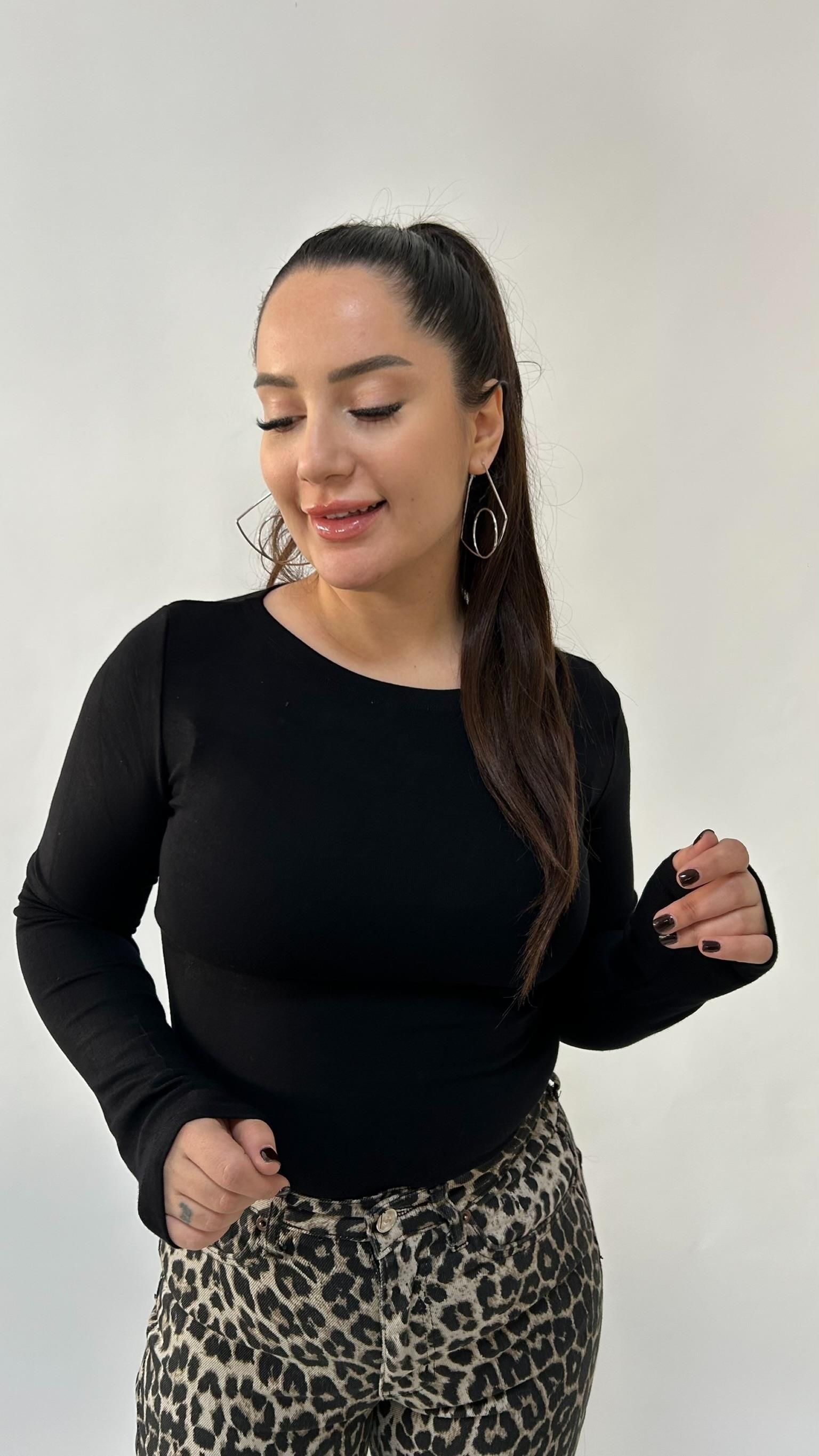 Siyah Kayık Yaka Bluz