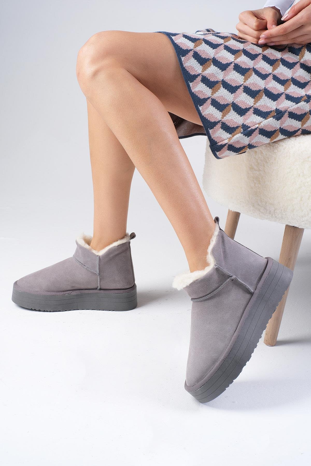 Bronte Hakiki Süet Gri Renk Platform Tabanlı  Bot-Topuksuz-Mio Gusto-05852GRS