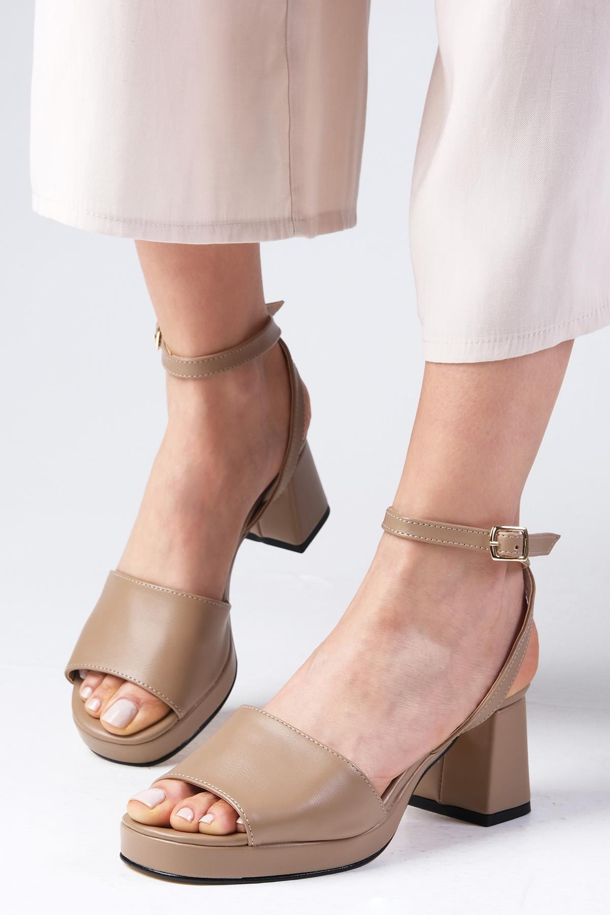 Ellen Vizon Renk Platformlu Sandalet-SANDALET-Mio Gusto-02230MIC