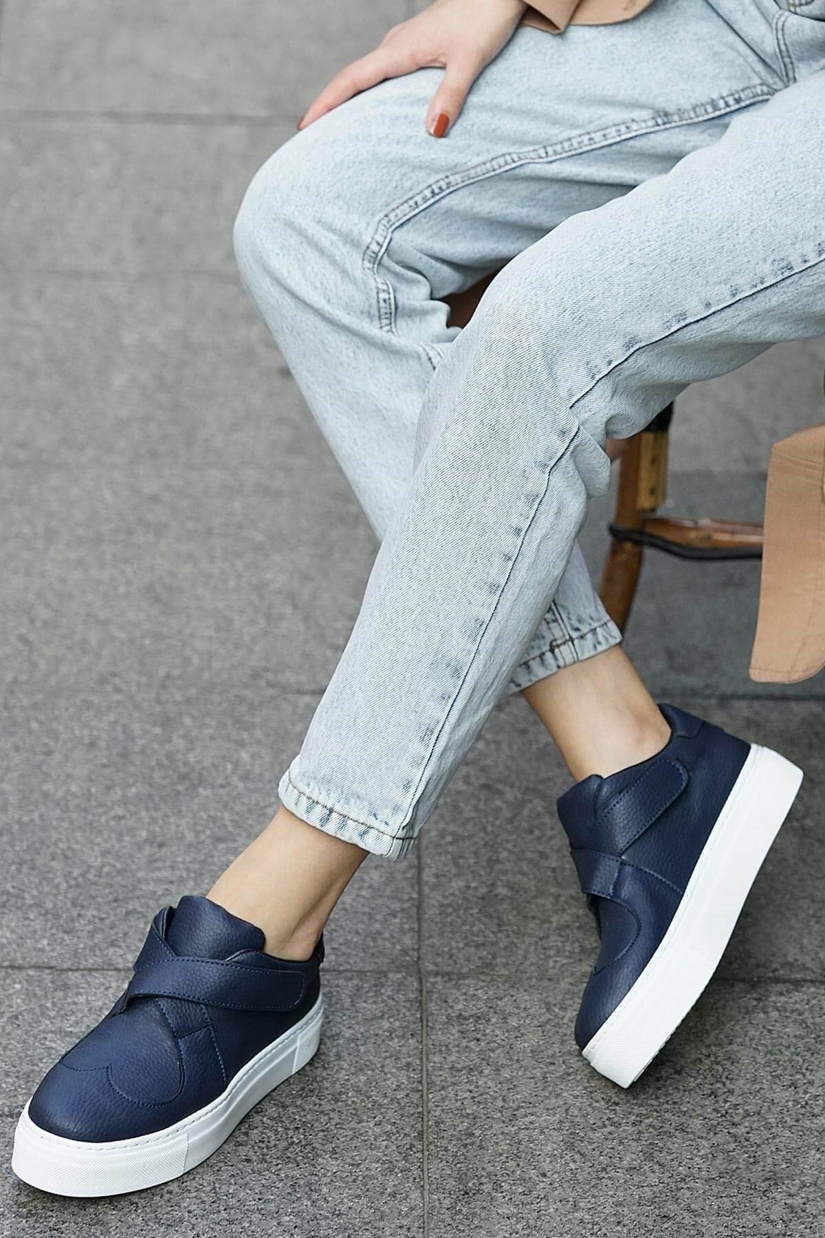 Irma Lacivert Çapraz Cırtlı Sneaker-SPOR-Mio Gusto-05011DBC