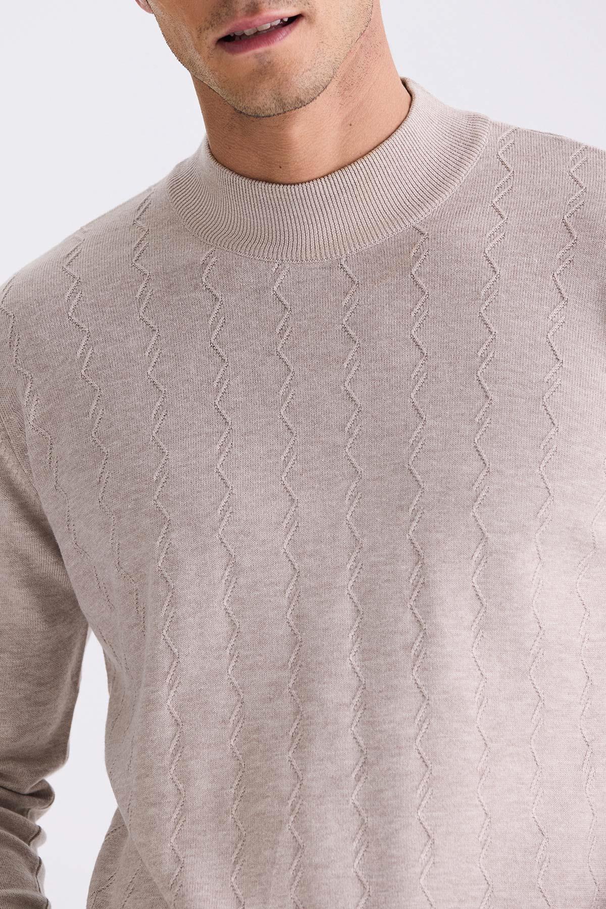 Bej Classic Fit Desenli Yarım Balıkçı Yaka Triko Kazak