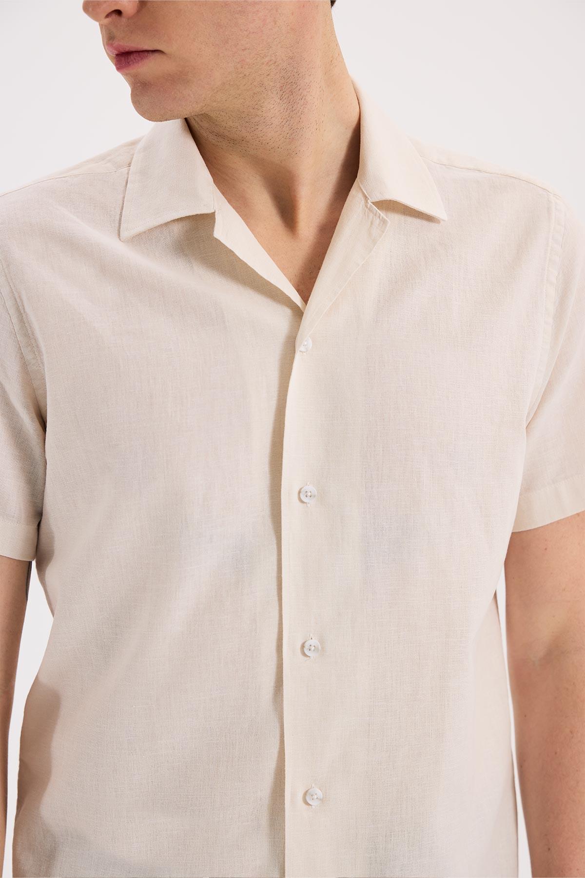 Krem  Comfort Fit Klasik Yaka Kısa Kol Gömlek