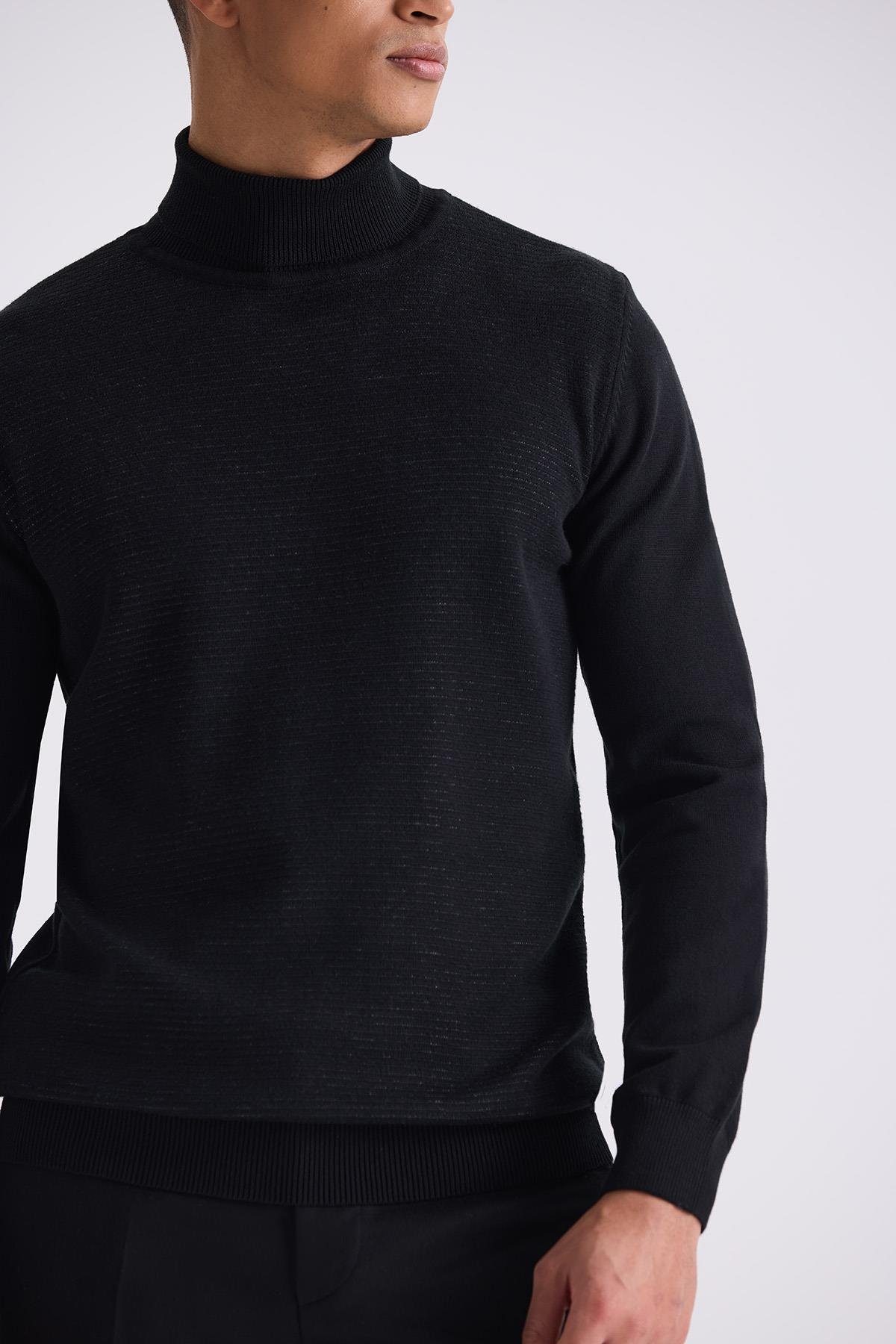 Siyah Slim Fit Tam Balıkçı Yaka Triko Kazak