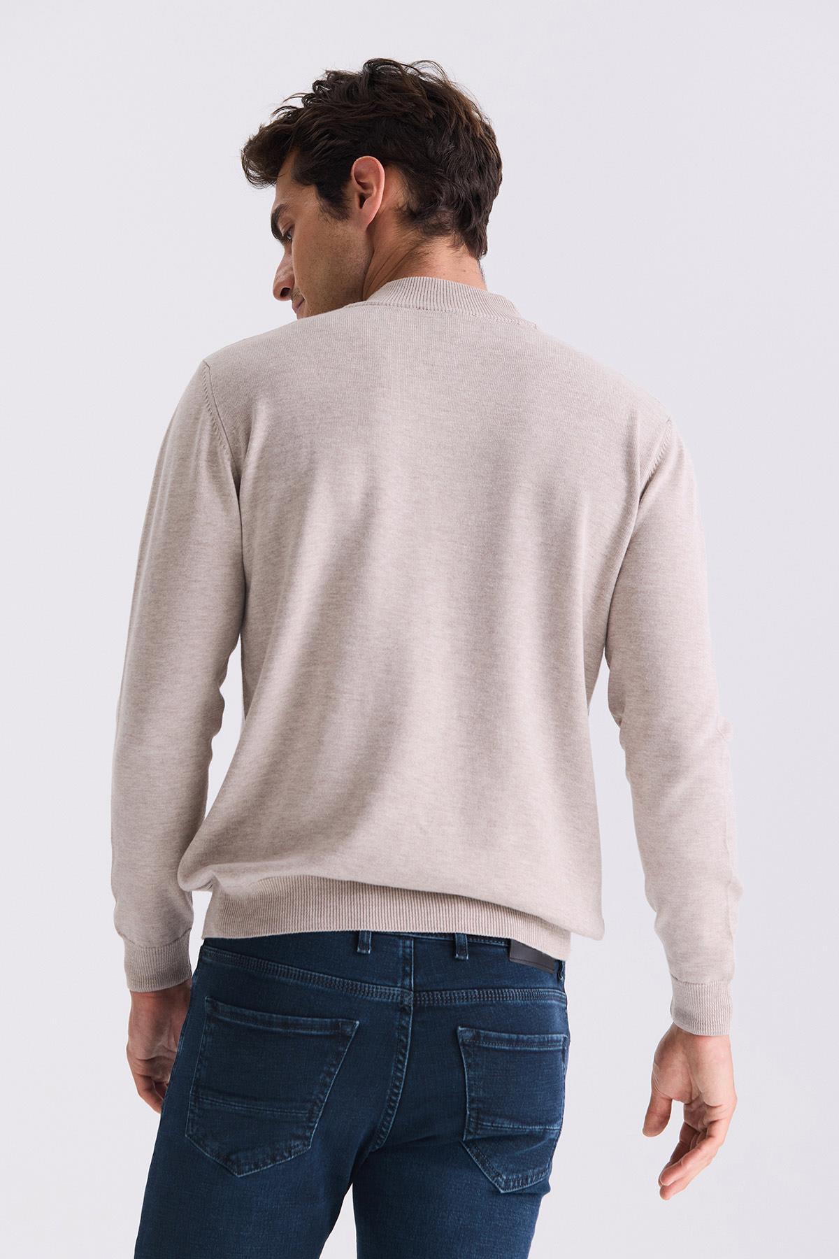Bej Classic Fit Desenli Yarım Balıkçı Yaka Triko Kazak