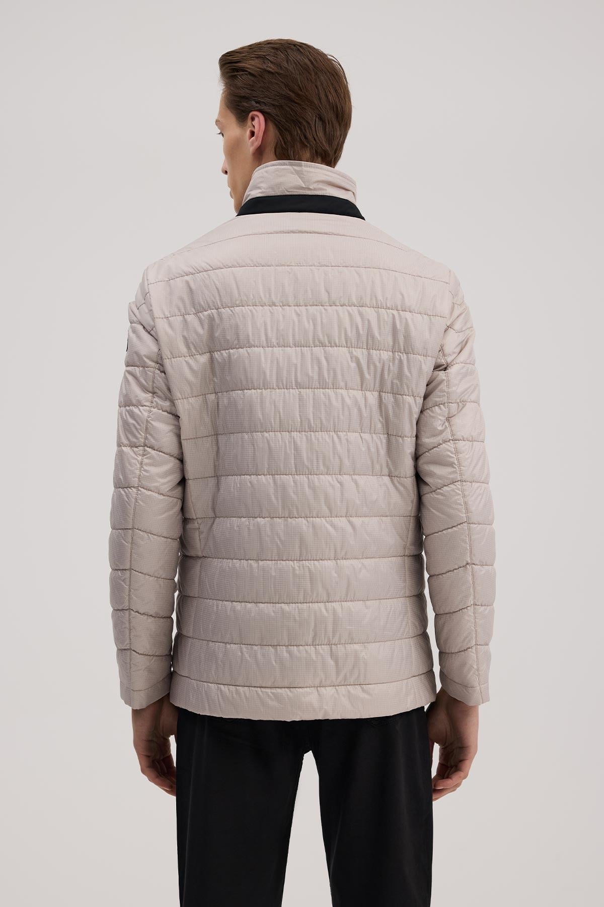 Bej Comfort Fit Dik Yaka Fermuarlı Spor Mont