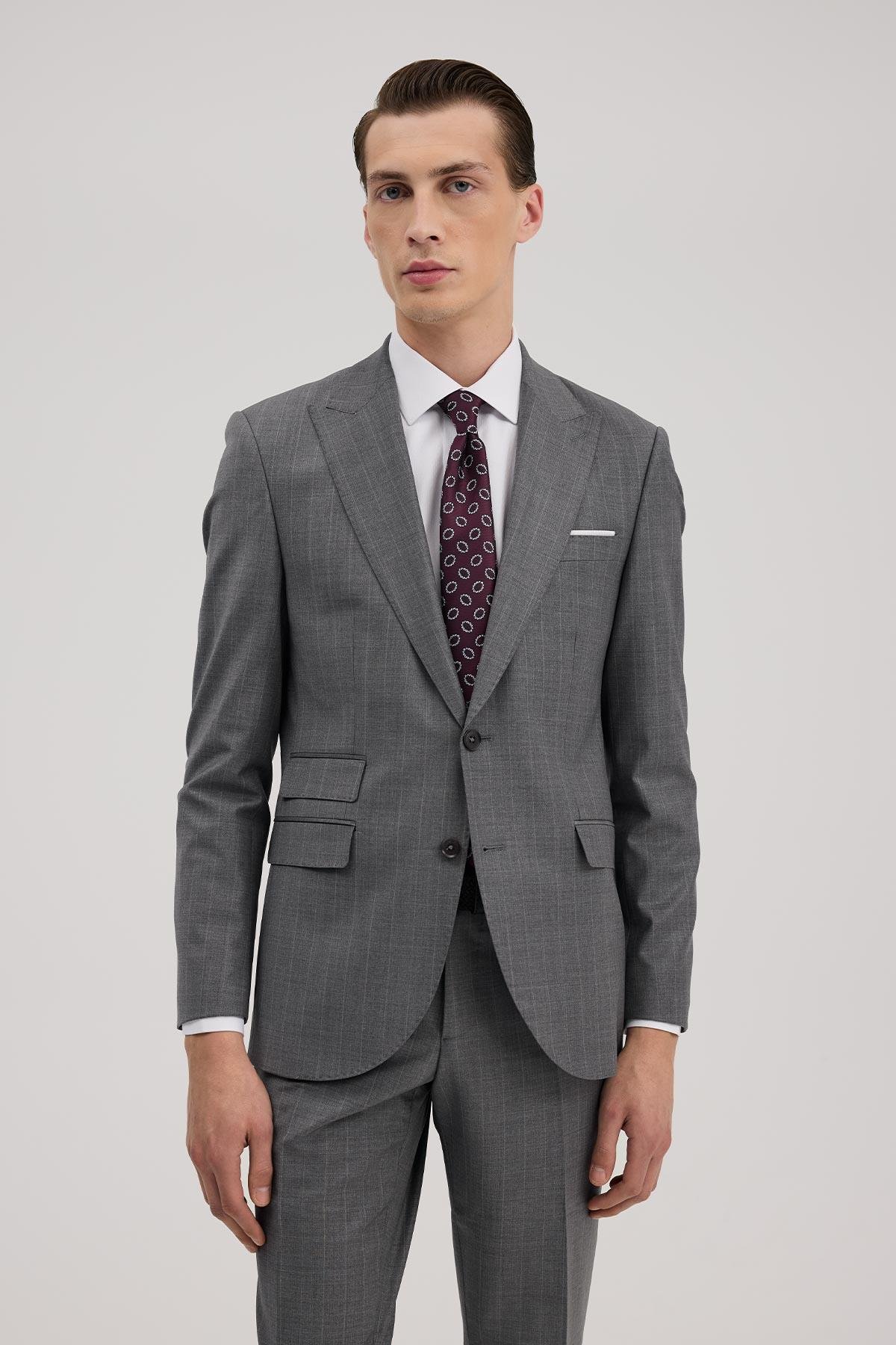 Gri Yünlü Slim Fit Sivri Yaka Takım Elbise