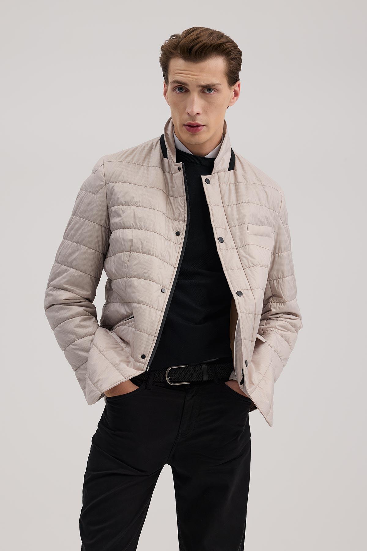Bej Comfort Fit Dik Yaka Fermuarlı Spor Mont