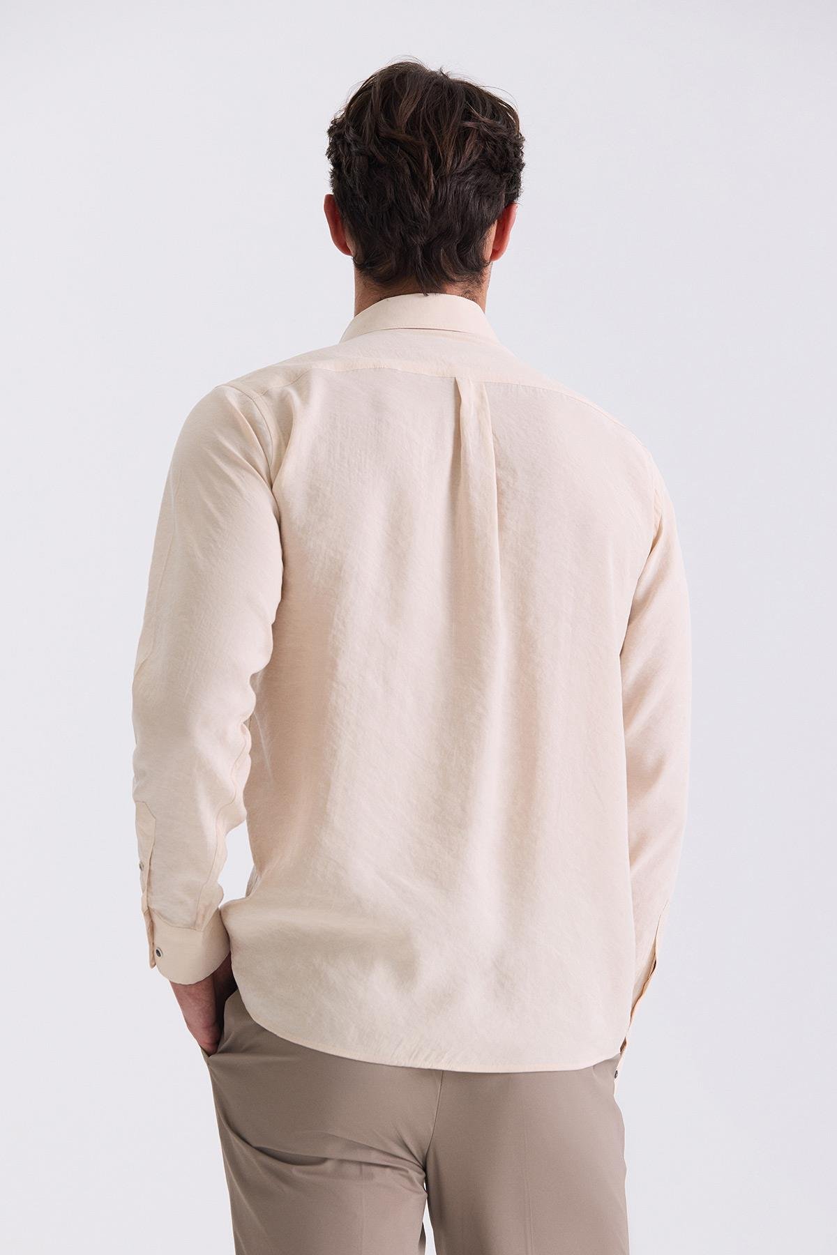 Bej Comfort Fit Düğmeli Yaka Gömlek