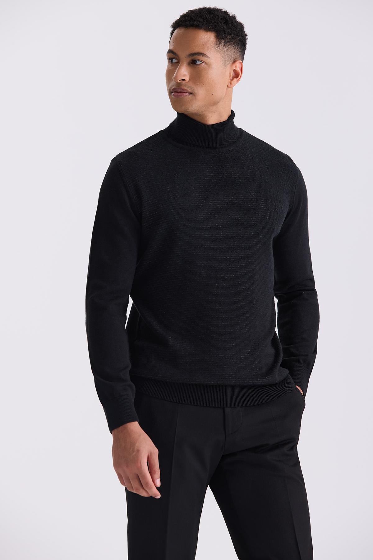 Siyah Slim Fit Tam Balıkçı Yaka Triko Kazak