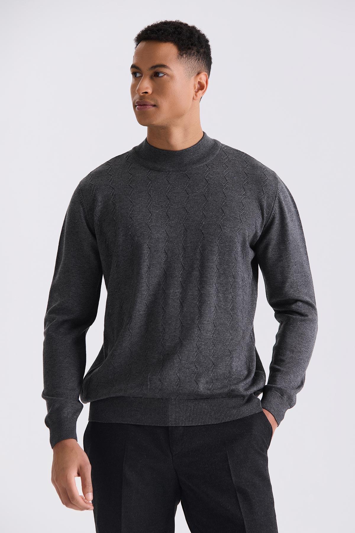 Antrasıt Classic Fit Desenli Yarım Balıkçı Yaka Triko Kazak