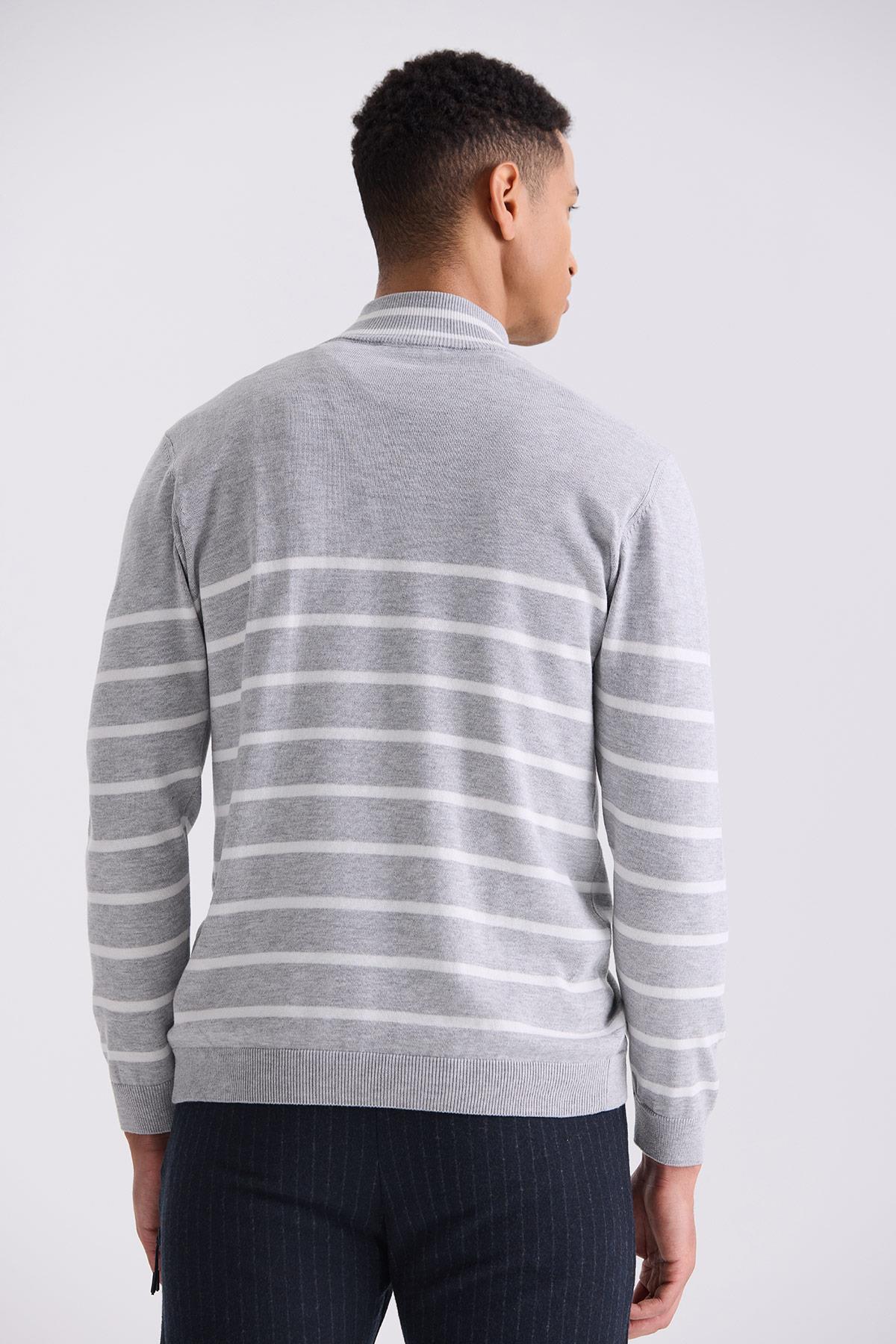Gri Slim Fit Yarım Balıkçı Triko Kazak