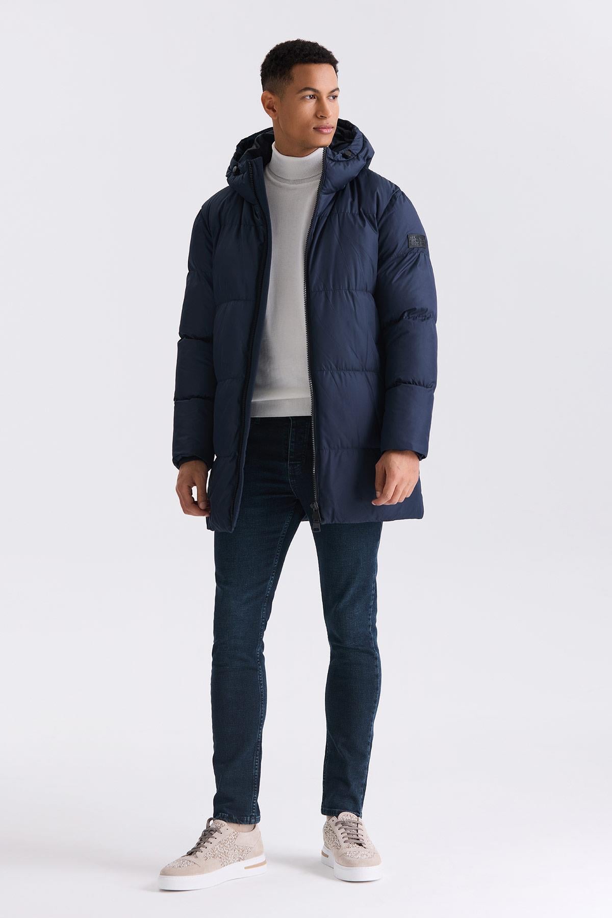 Lacivert Comfort Fit Kapüşonlu Tam Dolum Kışlık Mont