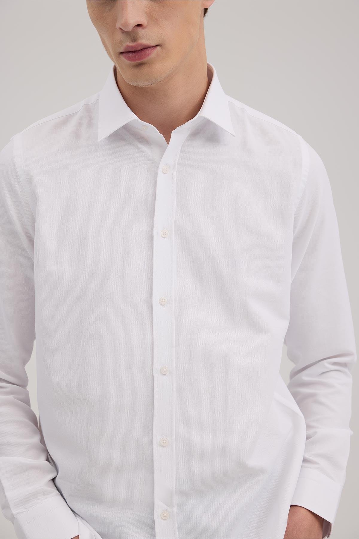 Beyaz Comfort Fit Alttan Düğmeli Yaka Pamuk Karışımlı Gömlek