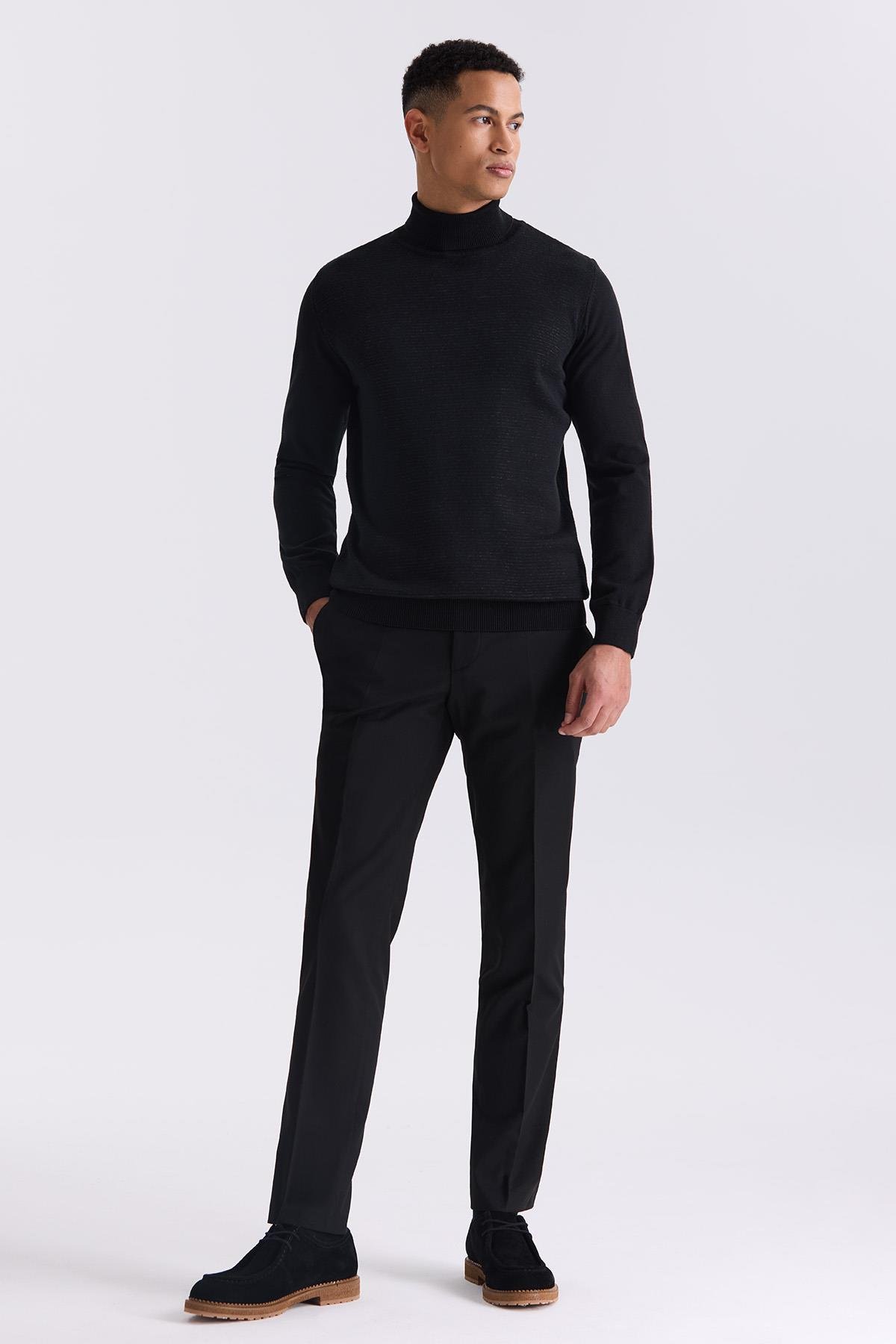 Siyah Slim Fit Tam Balıkçı Yaka Triko Kazak
