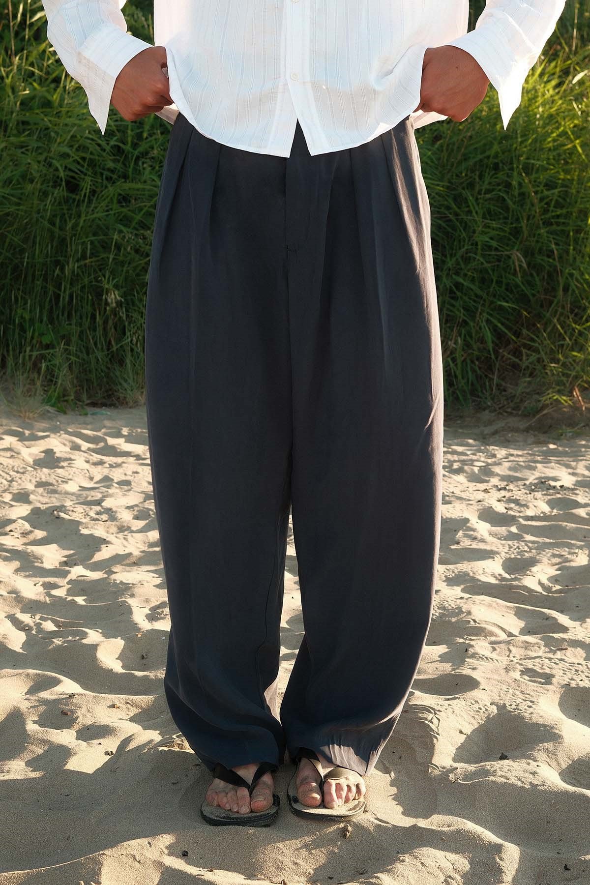 Erkek Baggy Pileli Modal Karışımlı Kumaş Pantolon Lacivert