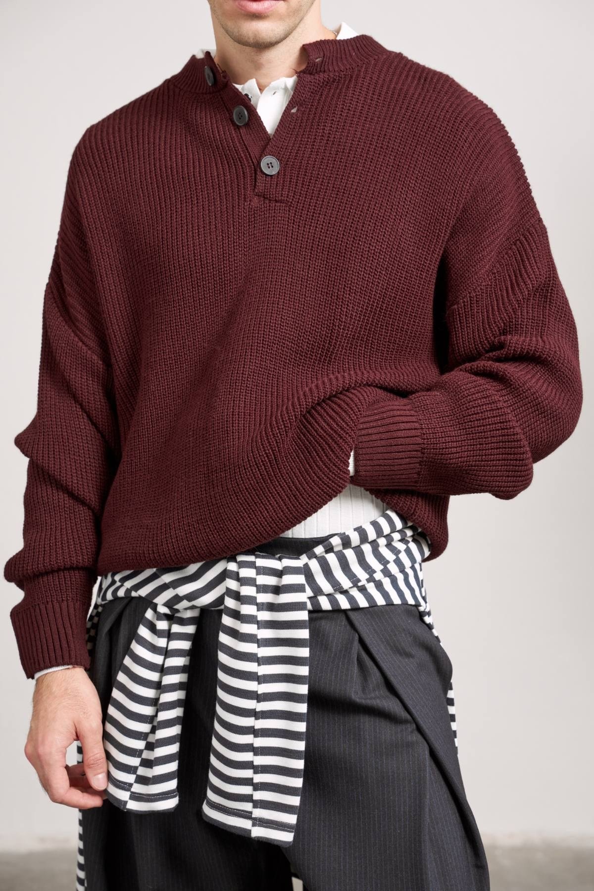 Erkek Oversize Henley Yaka Triko Kazak Bordo