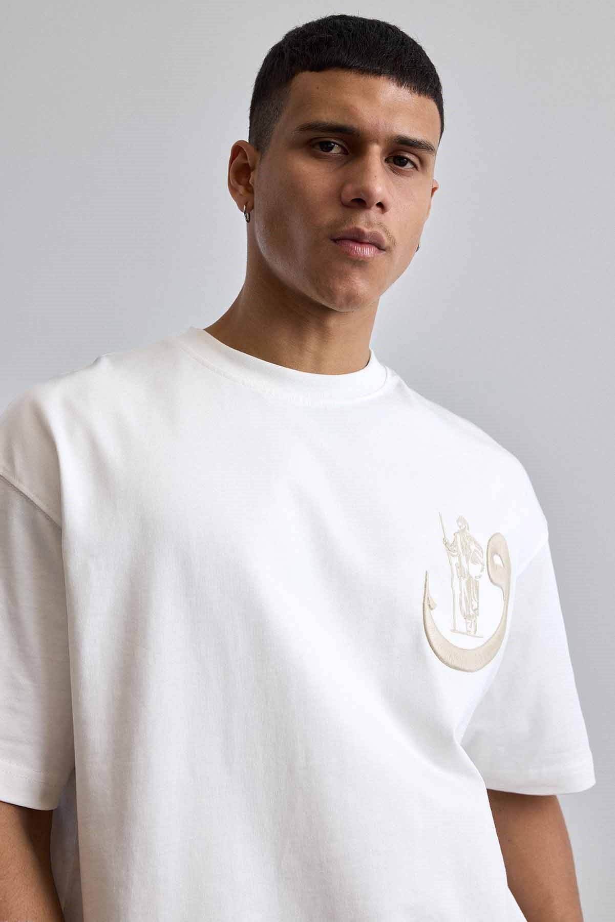 Erkek Oversize Pamuklu Kaligrafi Nakışlı Motif T-Shirt Beyaz