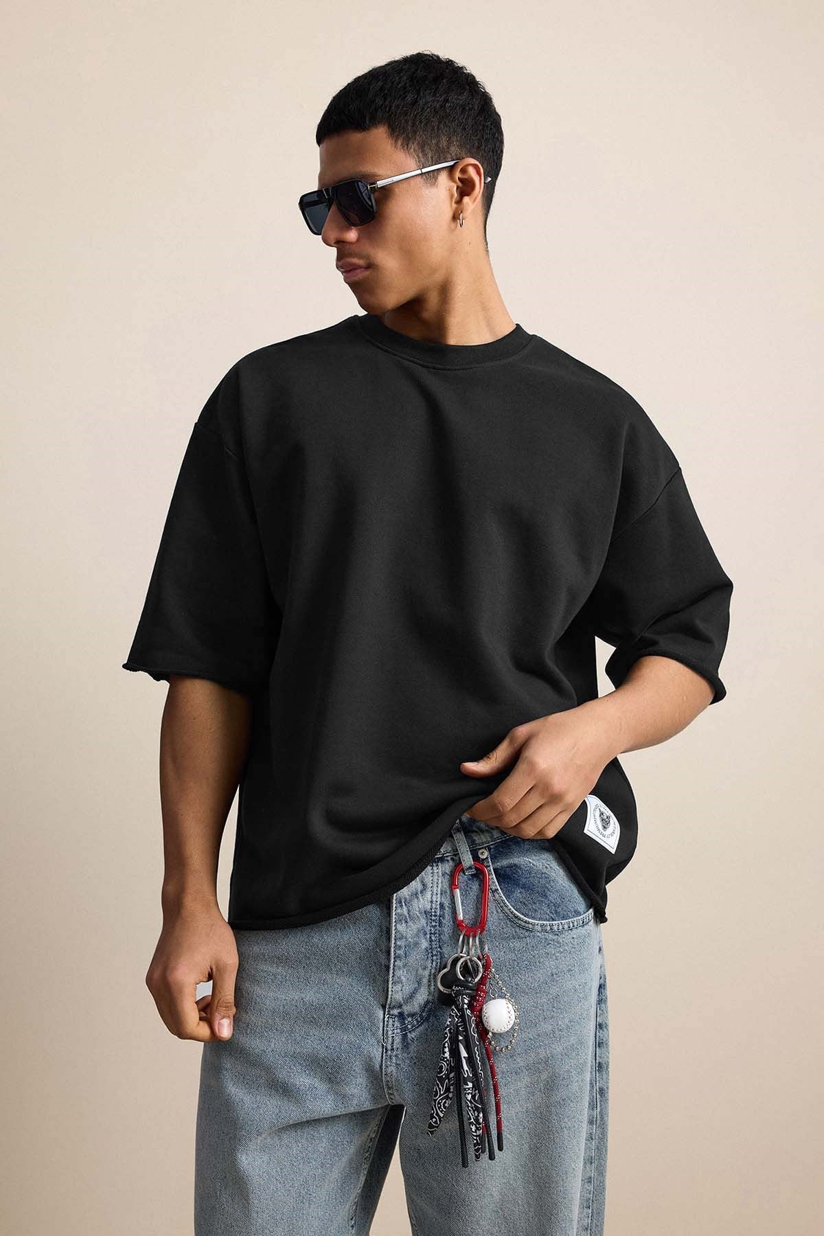 Erkek Oversize Püskül Detaylı Basic Örme T-Shirt Siyah