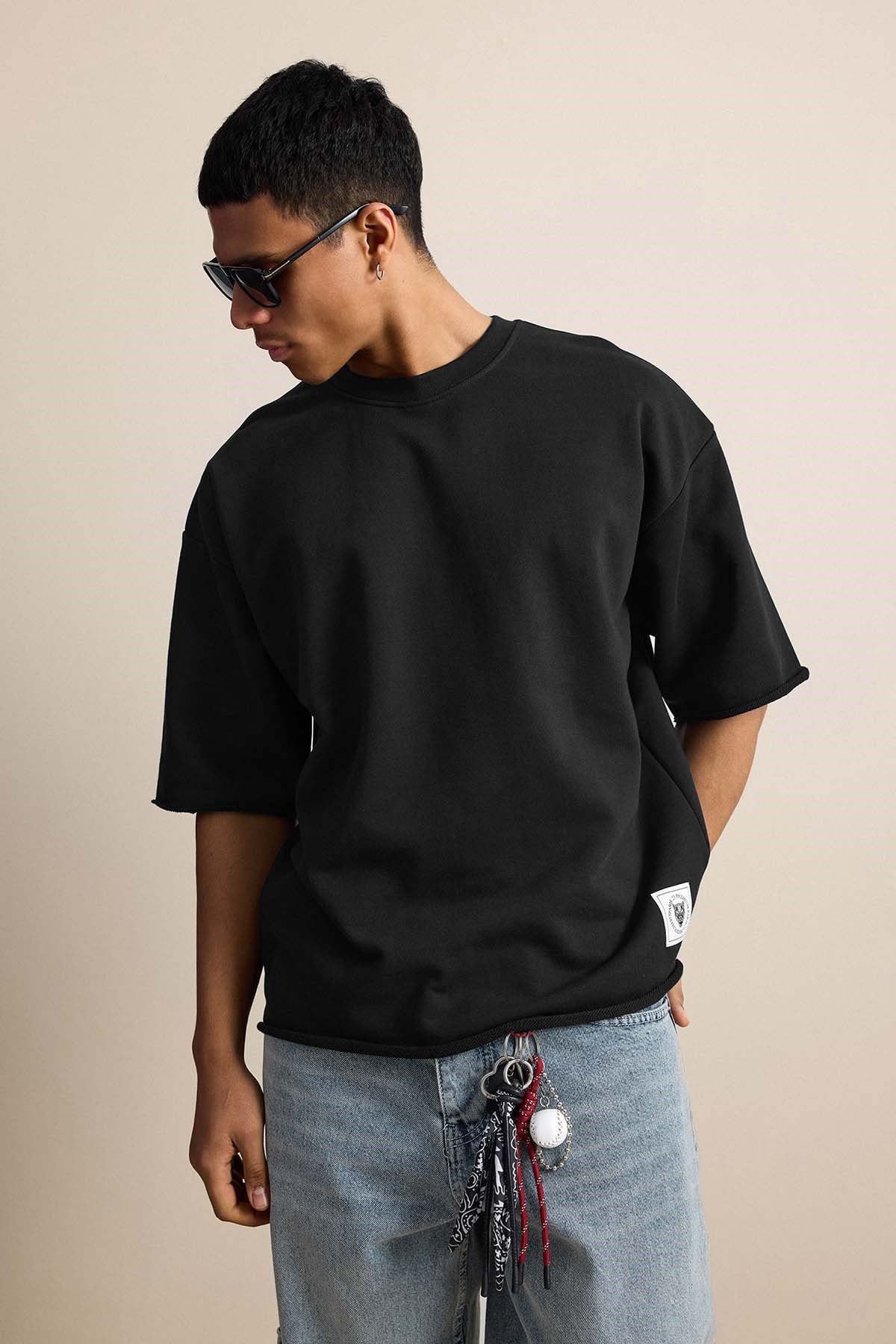 Erkek Oversize Püskül Detaylı Basic Örme T-Shirt Siyah
