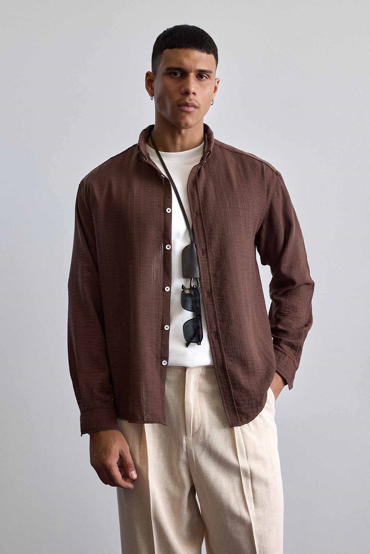 Erkek Relaxed Fit İnce Tekstürlü Gömlek Kahverengi