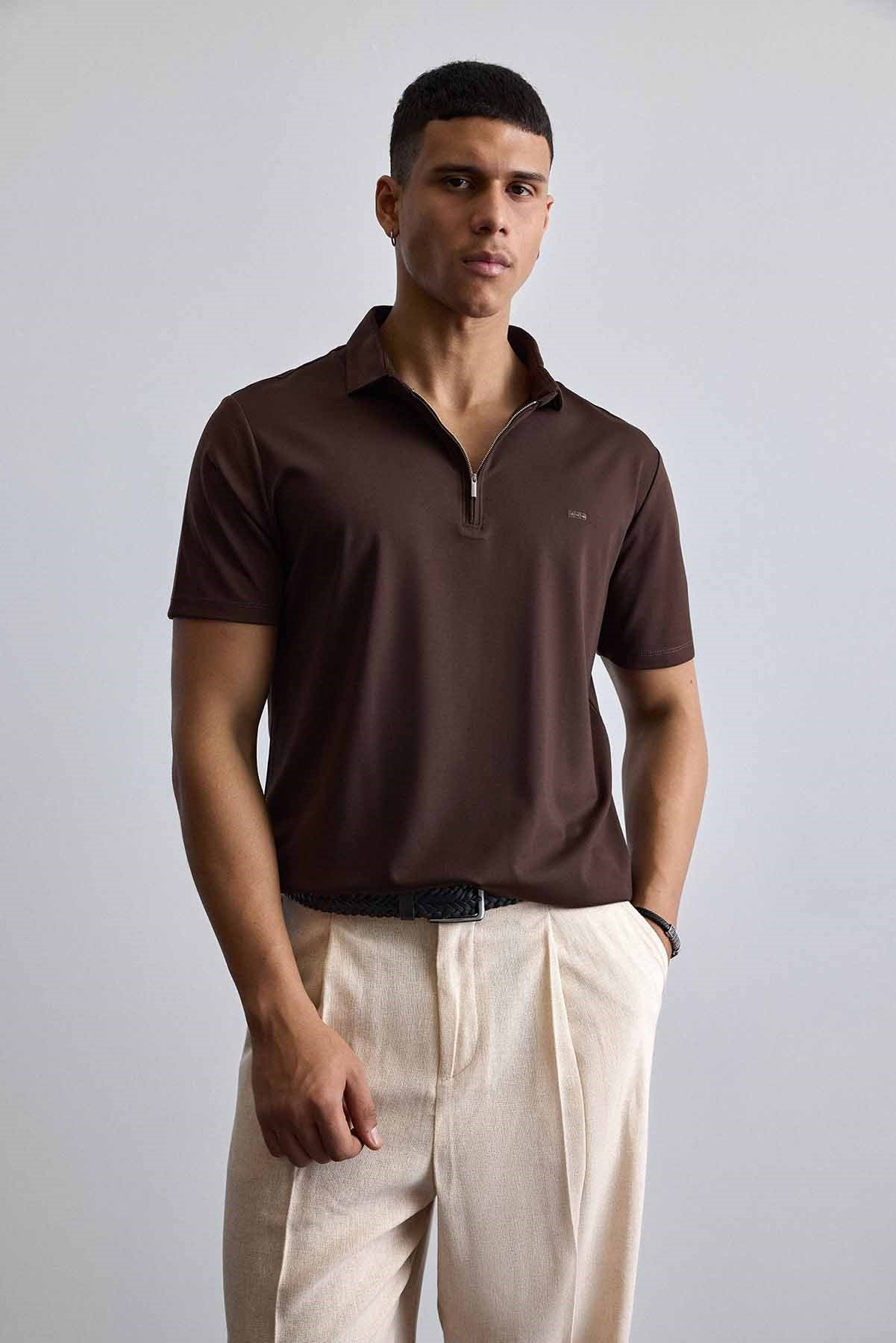 Erkek Slim Fit Yarım Fermuarlı Basic Polo Yaka T-Shirt Kahverengi