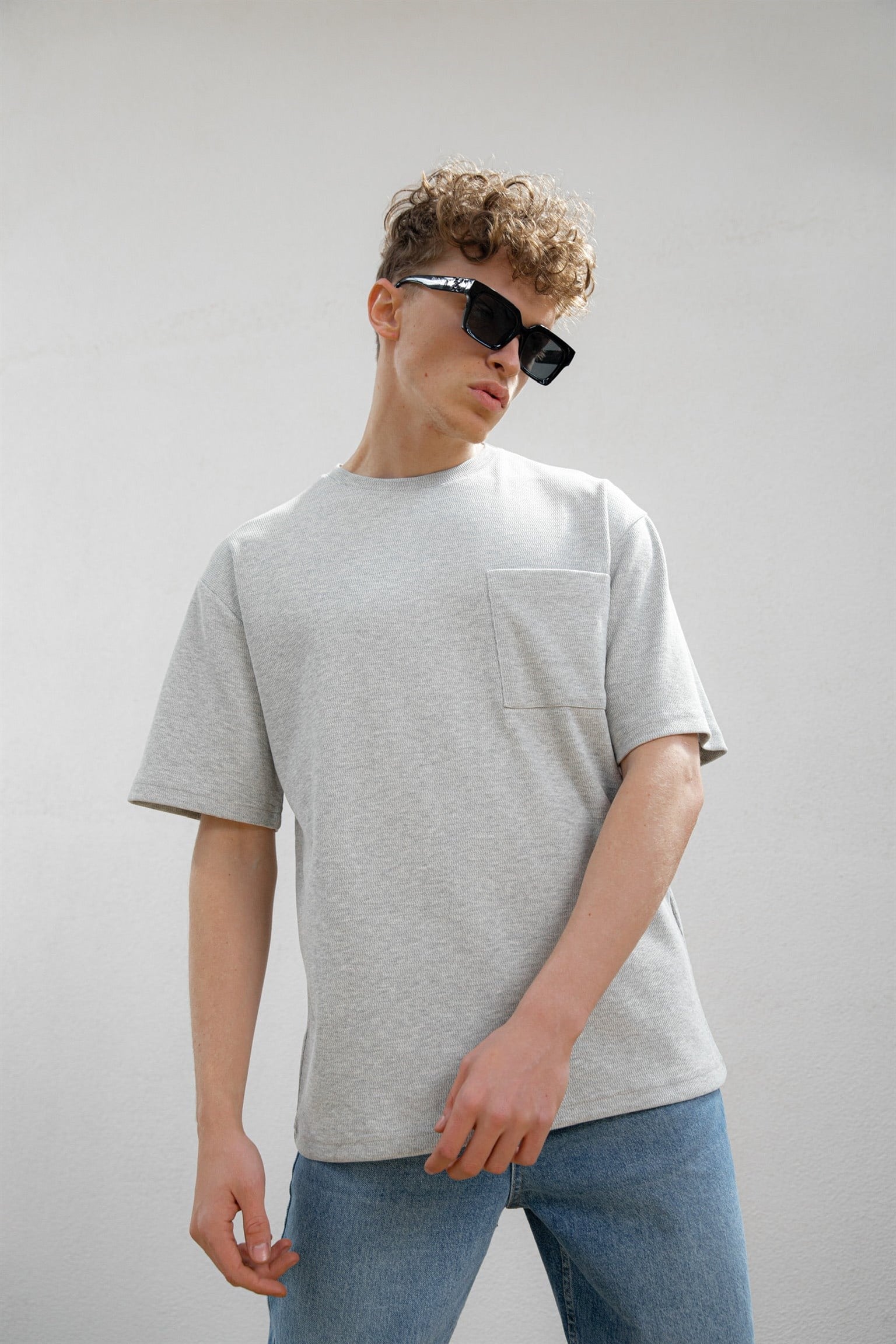 Erkek Oversize Önü Cepli Dokulu T-Shirt Gri