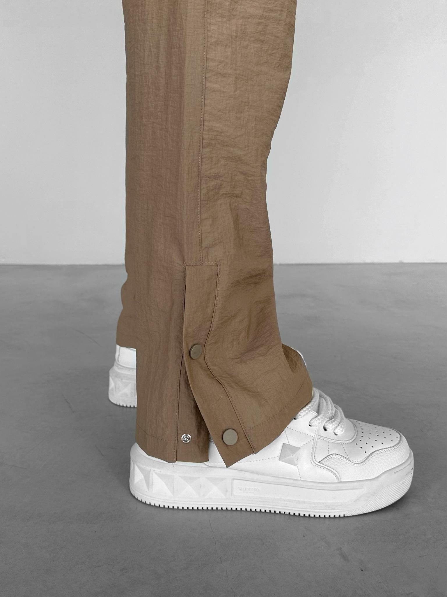 Baggy Fit Paçası Düğmeli Paraşüt Pantolon Bej
