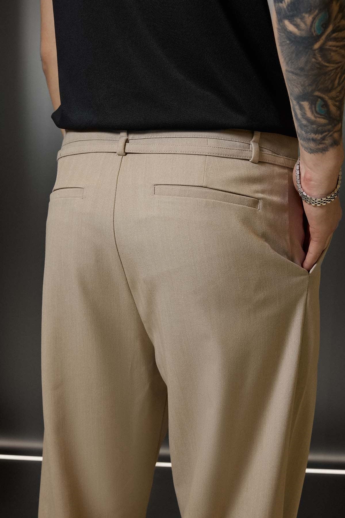 Erkek Baggy Fit Kemer Detaylı Gabardin Kumaş Pantolon Bej