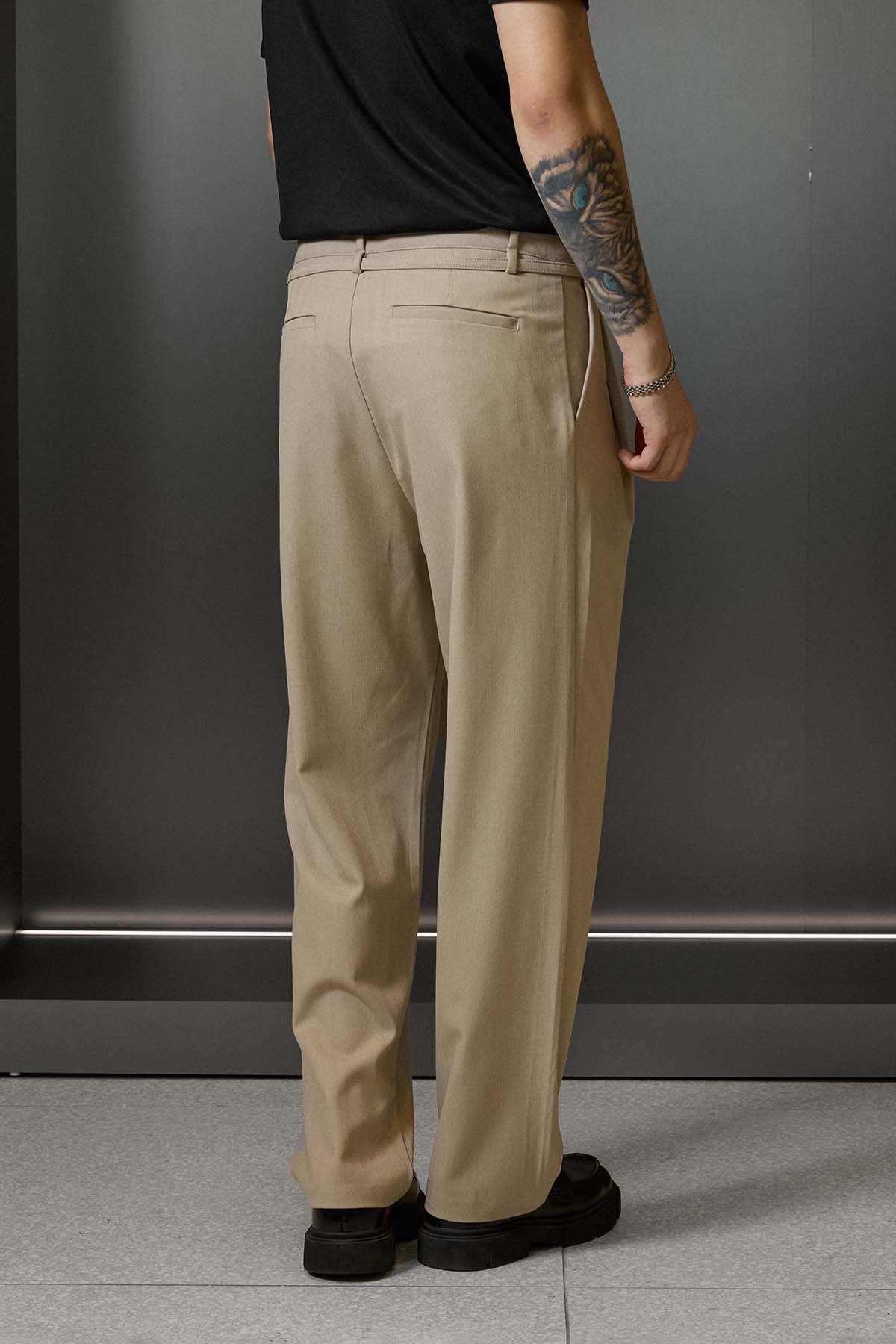 Erkek Baggy Fit Kemer Detaylı Gabardin Kumaş Pantolon Bej