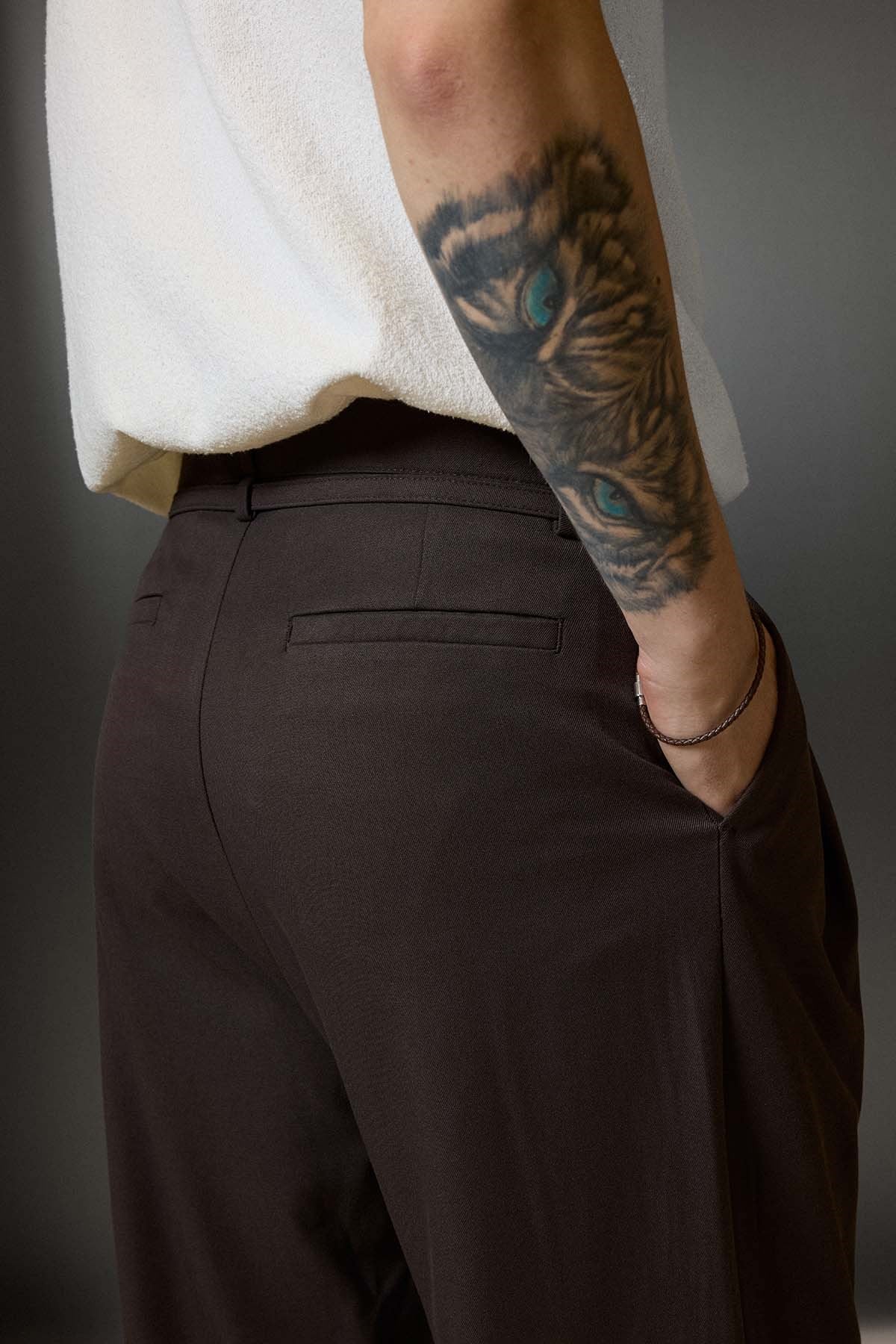 Erkek Baggy Fit Kemer Detaylı Gabardin Kumaş Pantolon Koyu Kahve