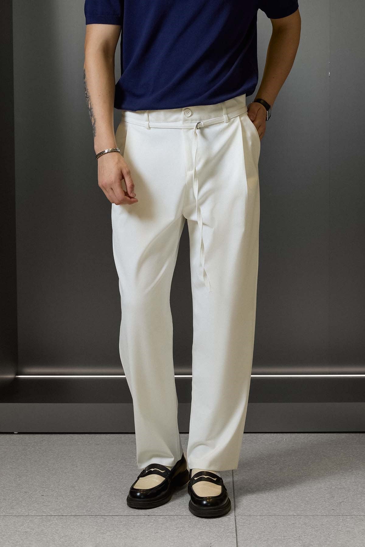 Erkek Baggy Fit Kemer Detaylı Gabardin Kumaş Pantolon Beyaz