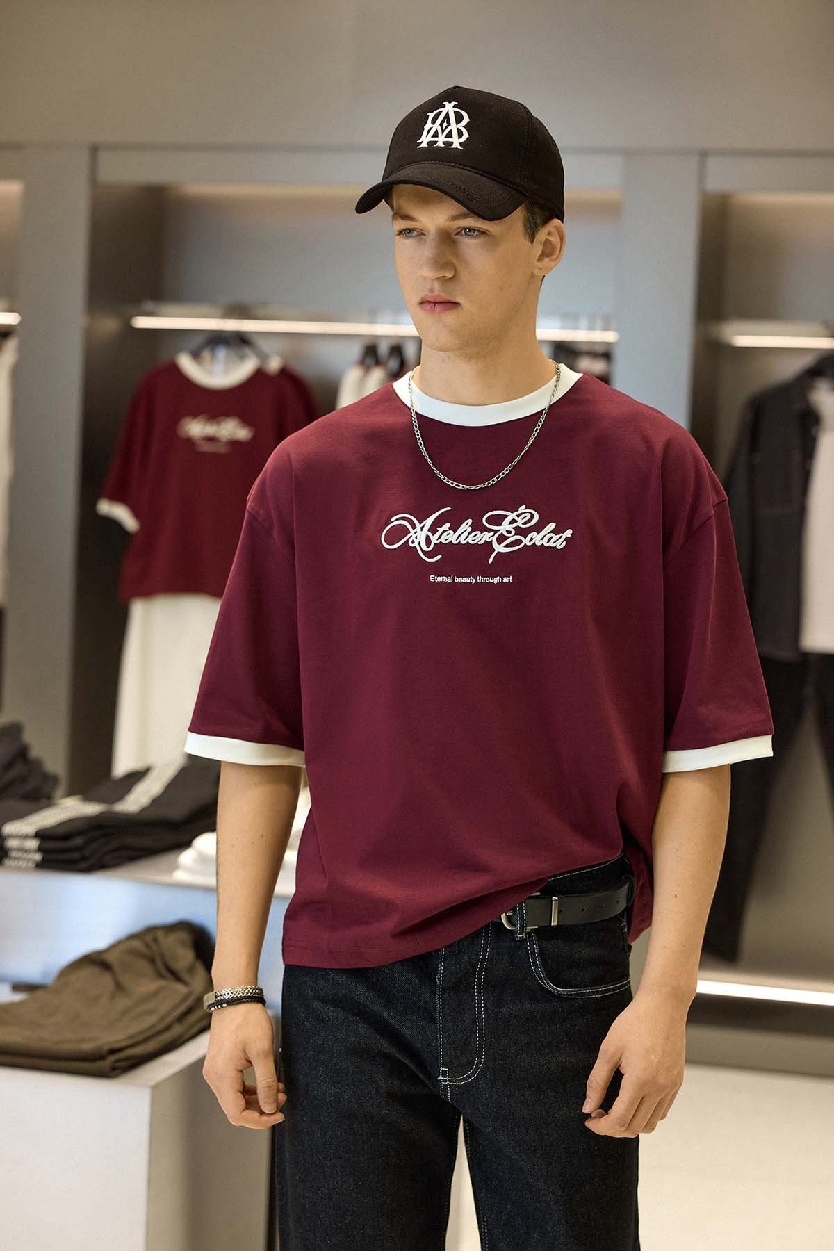 Erkek Boxy Fit Nakış Detaylı Kontrast Yaka T-Shirt Bordo