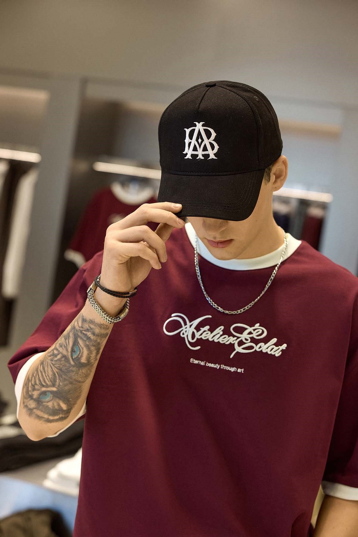 Erkek Boxy Fit Nakış Detaylı Kontrast Yaka T-Shirt Bordo