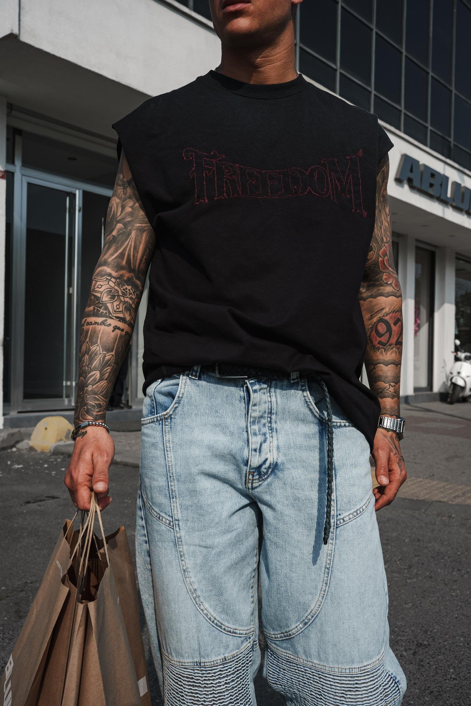 Erkek Önü İşlemeli Oversize Yıkamalı Kolsuz T-Shirt Siyah