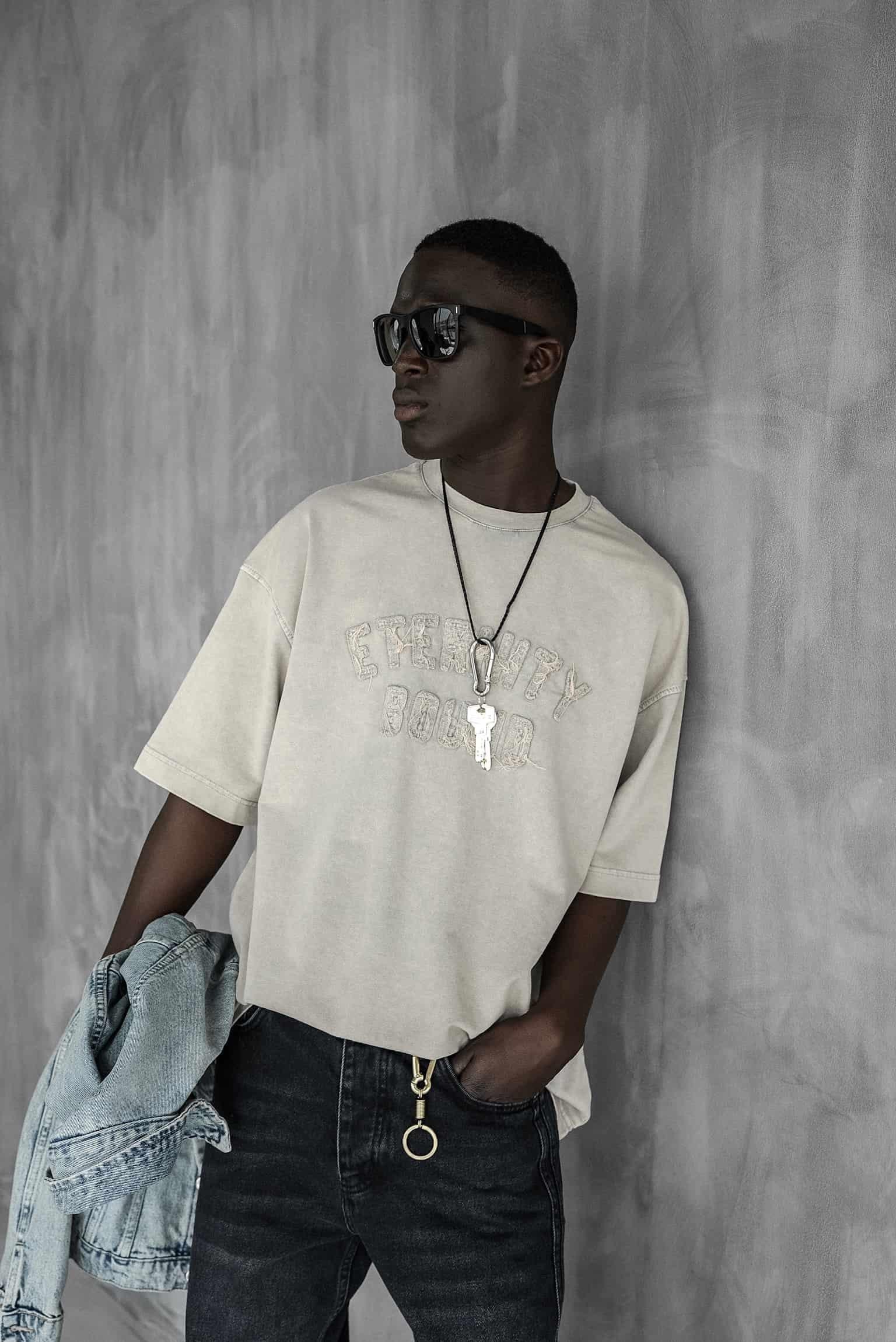 Erkek Önü Slogan İşlemeli Yıkamalı Oversize T-Shirt Taş