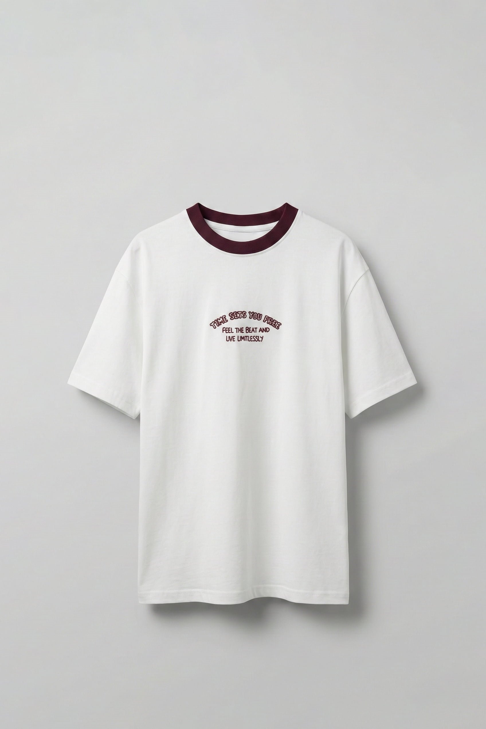Erkek Oversize Minimal Nakış Detaylı Basic T-Shirt Beyaz / Mürdüm