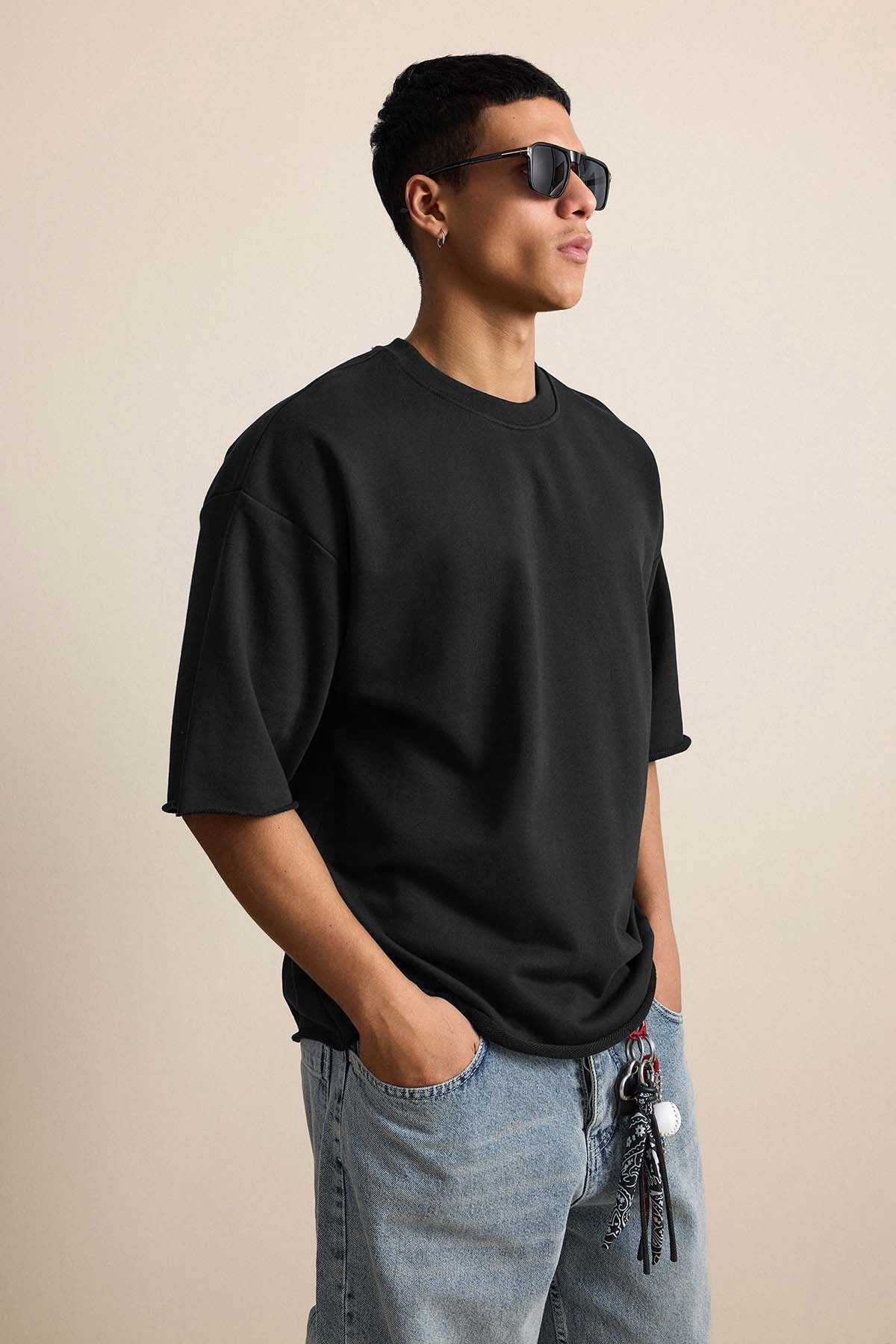Erkek Oversize Püskül Detaylı Basic Örme T-Shirt Siyah