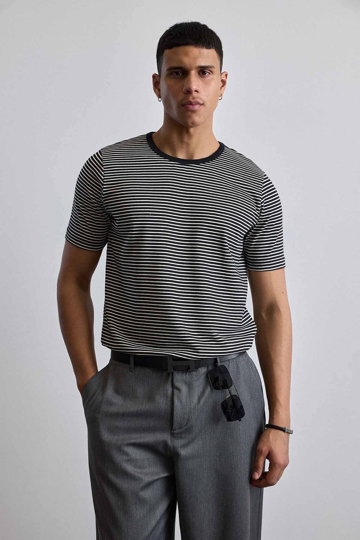 Erkek Regular Fit Çizgili Basic T-Shirt Siyah