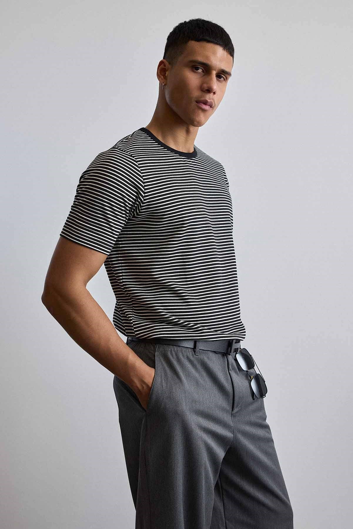 Erkek Regular Fit Çizgili Basic T-Shirt Siyah