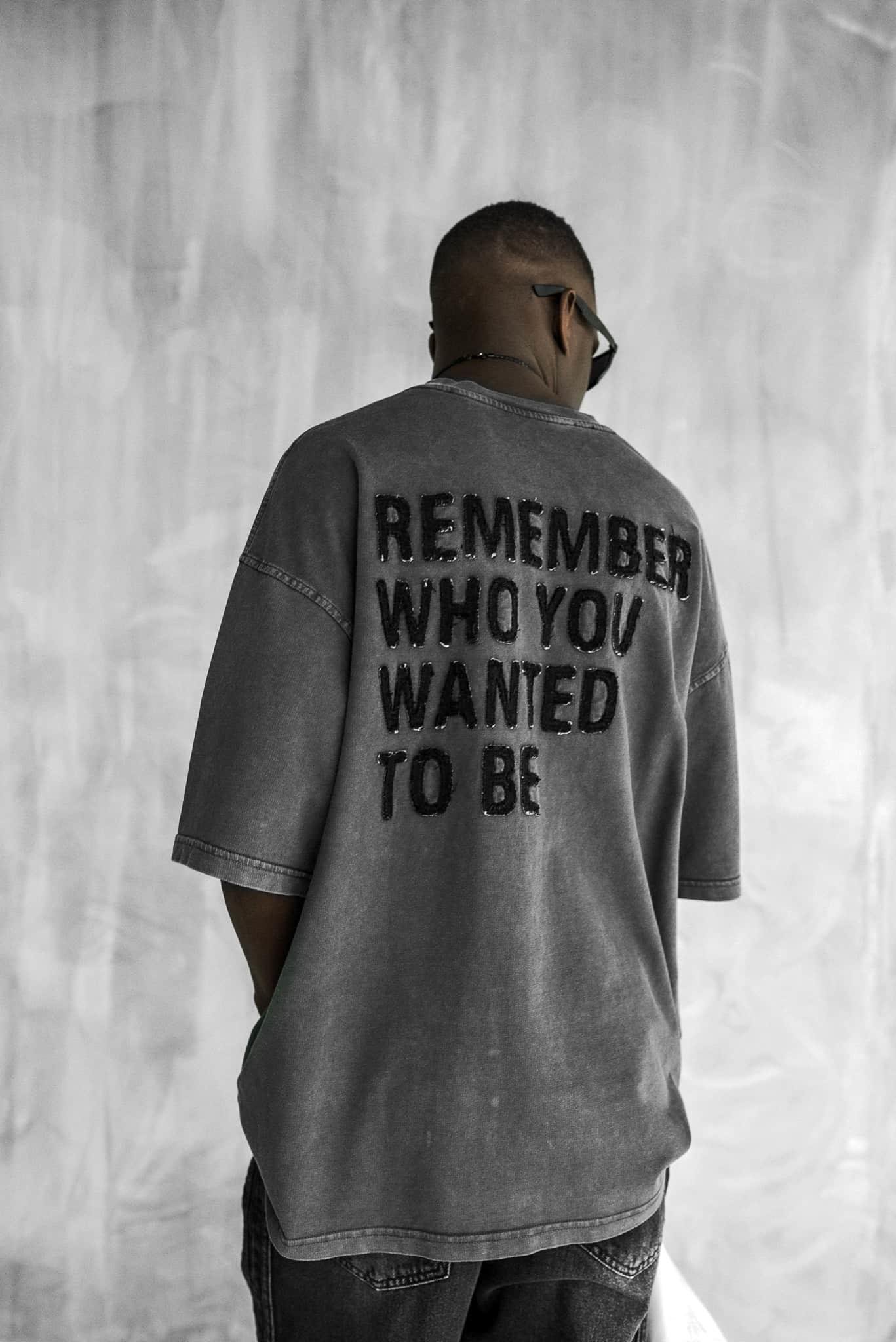 Erkek Slogan İşlemeli Yıkamalı Oversize T-Shirt Siyah