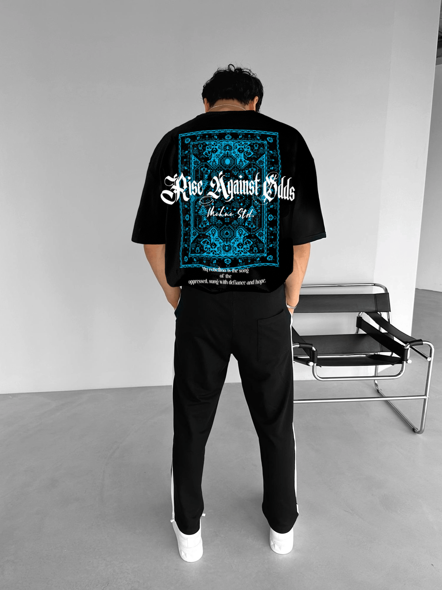 Oversize Bisiklet Yaka Arkası Desen Baskılı T-Shirt Mavi