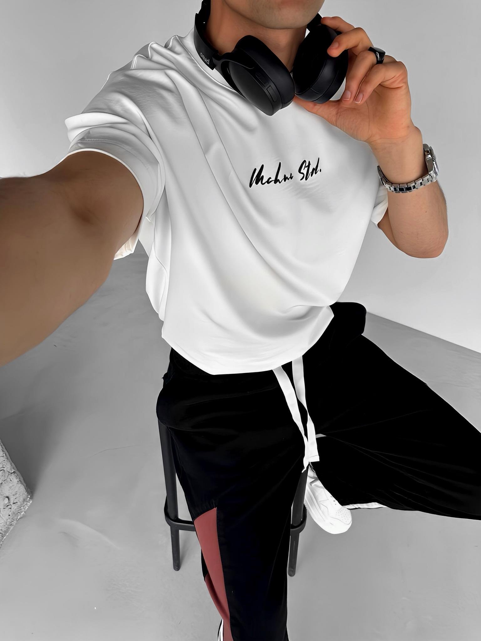 Oversize Bisiklet Yaka Arkası Desen Baskılı T-Shirt Beyaz