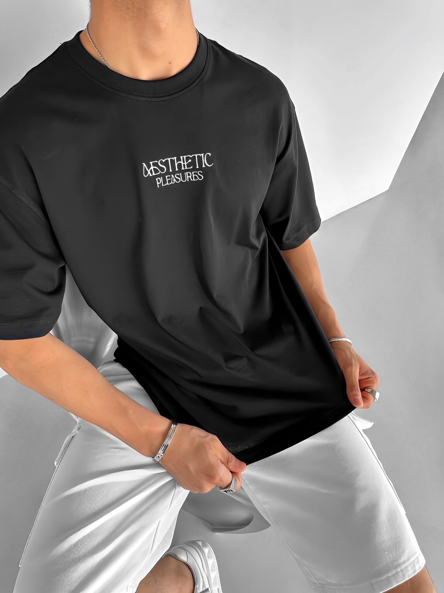 Oversize Dokulu Sırt Baskılı T-Shirt Siyah