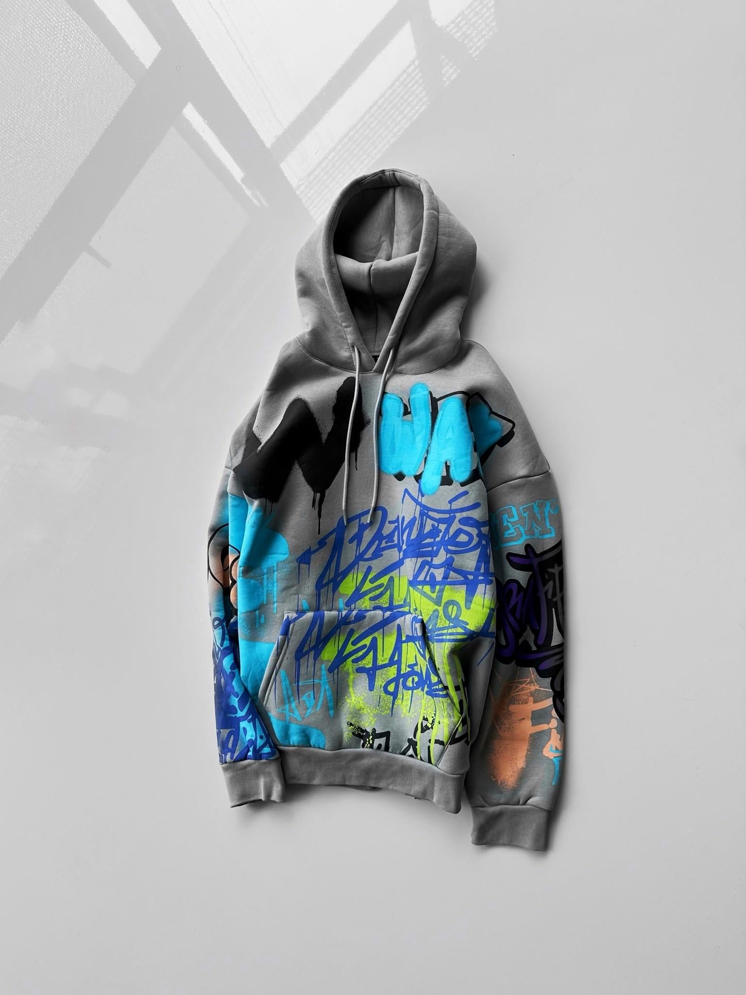 Gri Oversize Graffiti Desenli Kapüşonlu Erkek Sweatshirt | ABLUKA